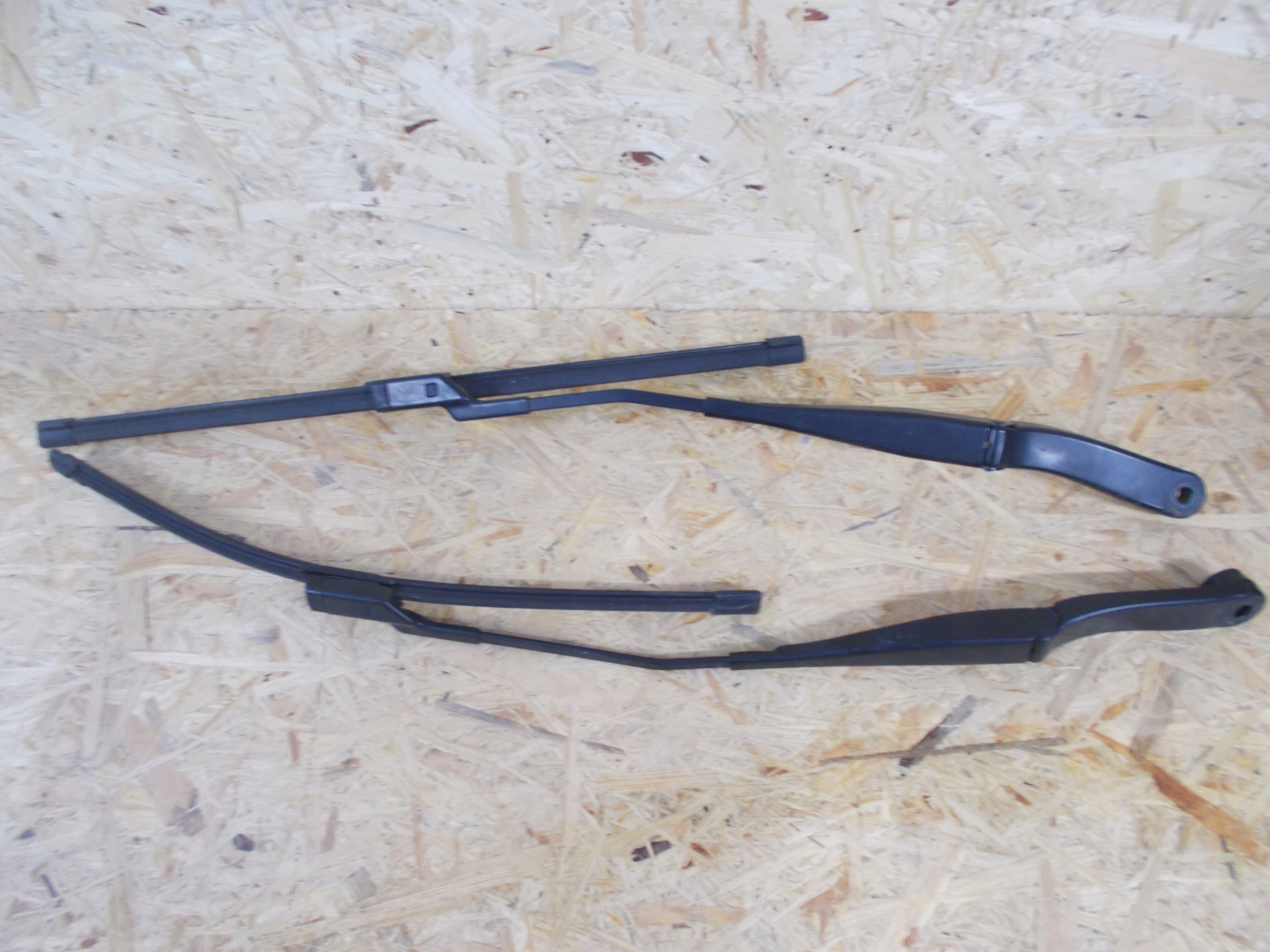 ВАЖЕЛІ СКЛООЧИСНИКА JEEP RENEGADE