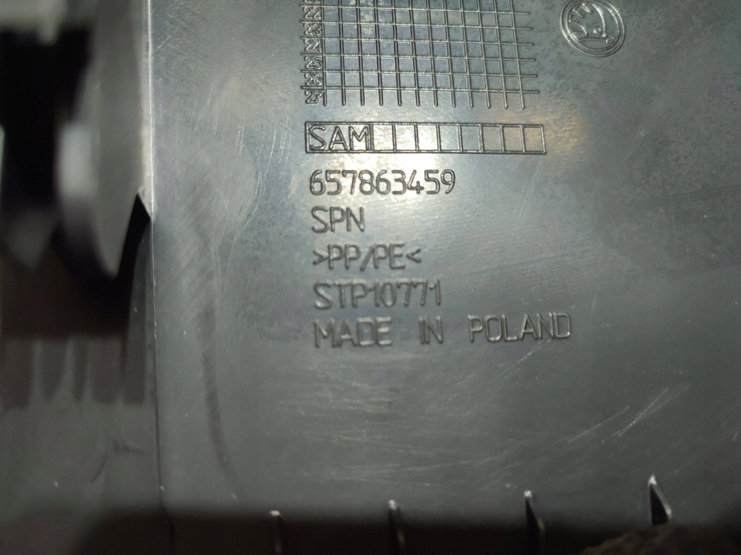 Skoda Scala 2020 cover supports boot