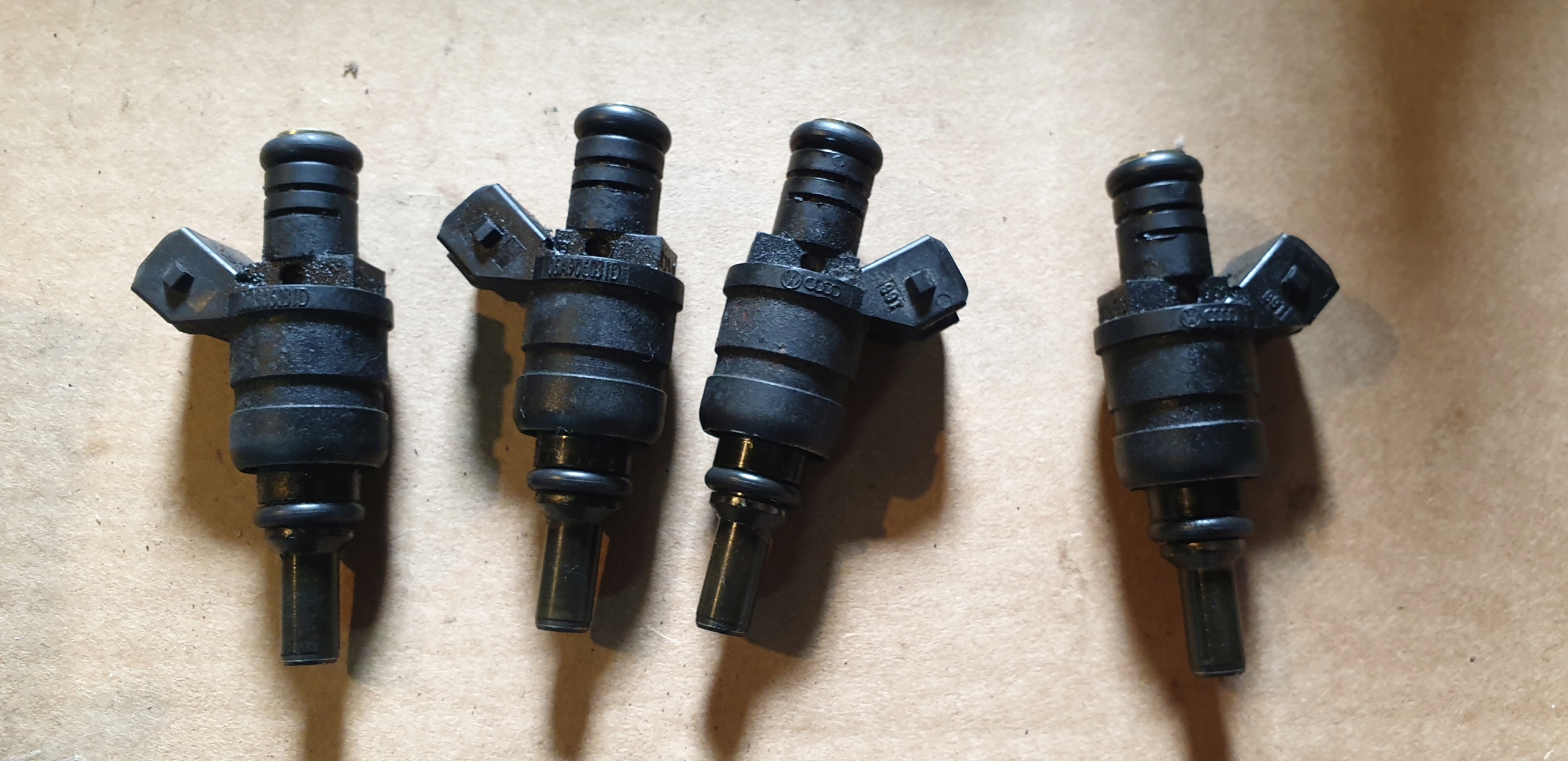 Einspritzdüse 1.8 20V VW SKODA SEAT AUDI 06A906031D