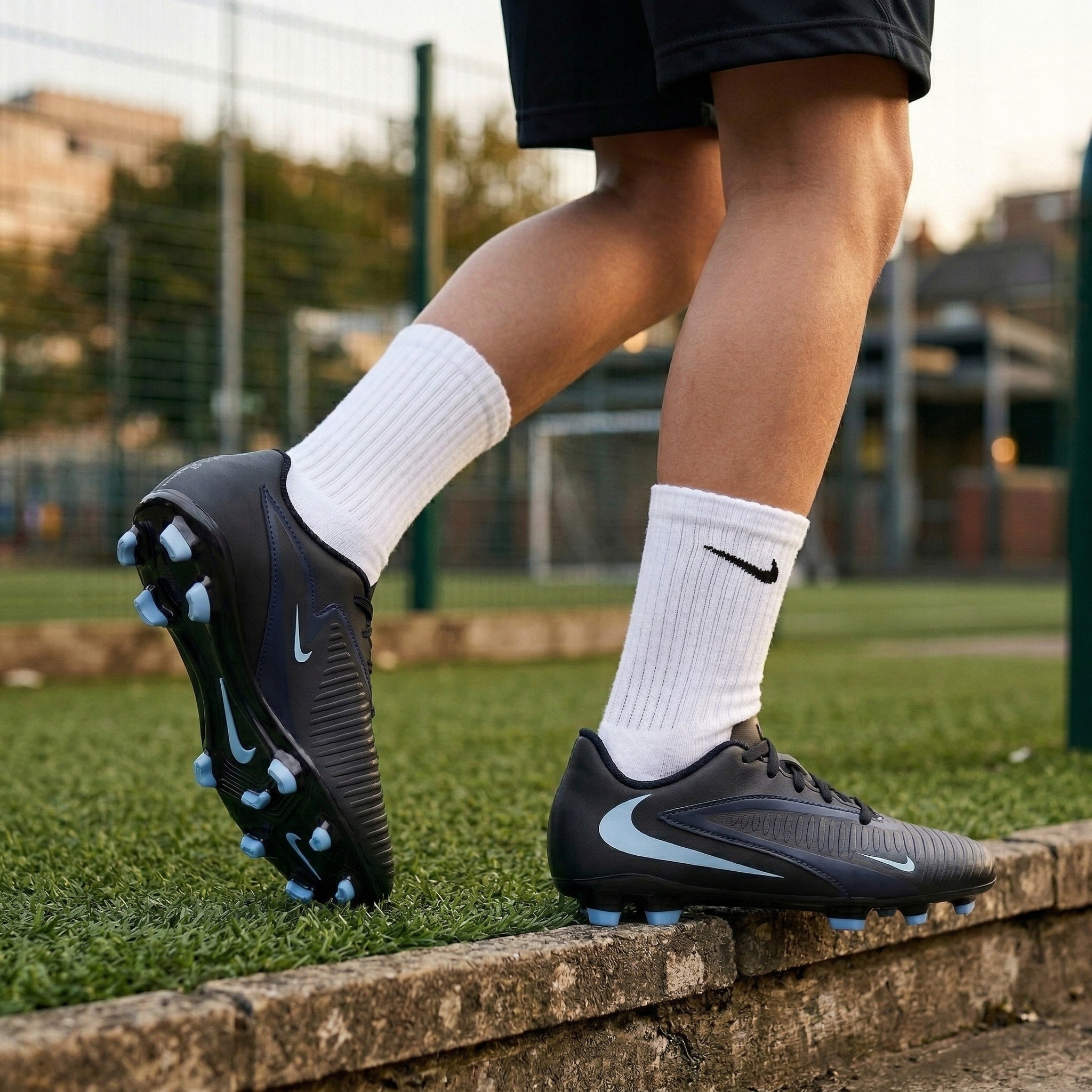 Korki Nike Phantom 6 Low Club Fg/mg piłkarskie młodzieżowe do nogi r. 38,5