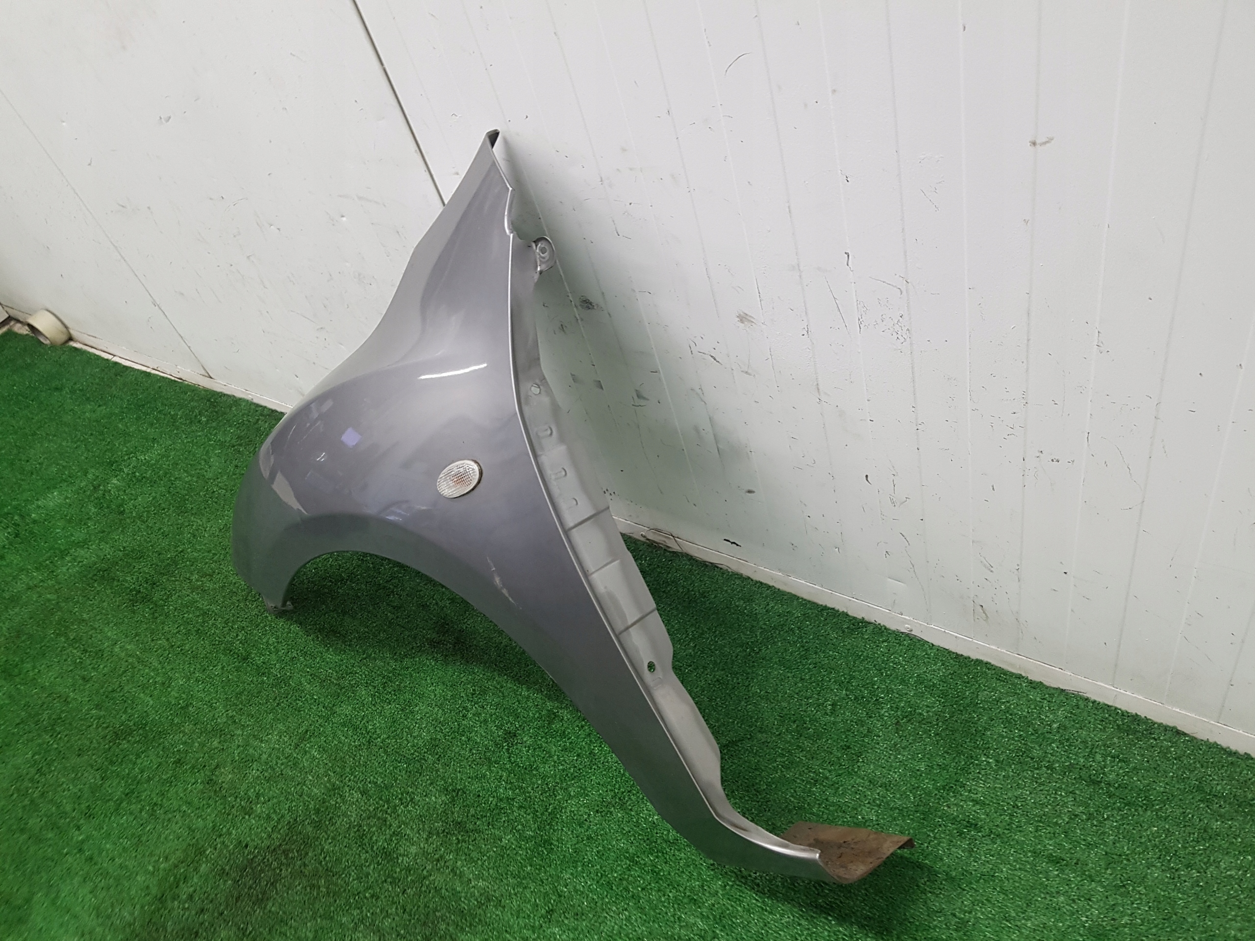 fender left front MAZDA 3 II 2010 KOD LAKIERU FE27A