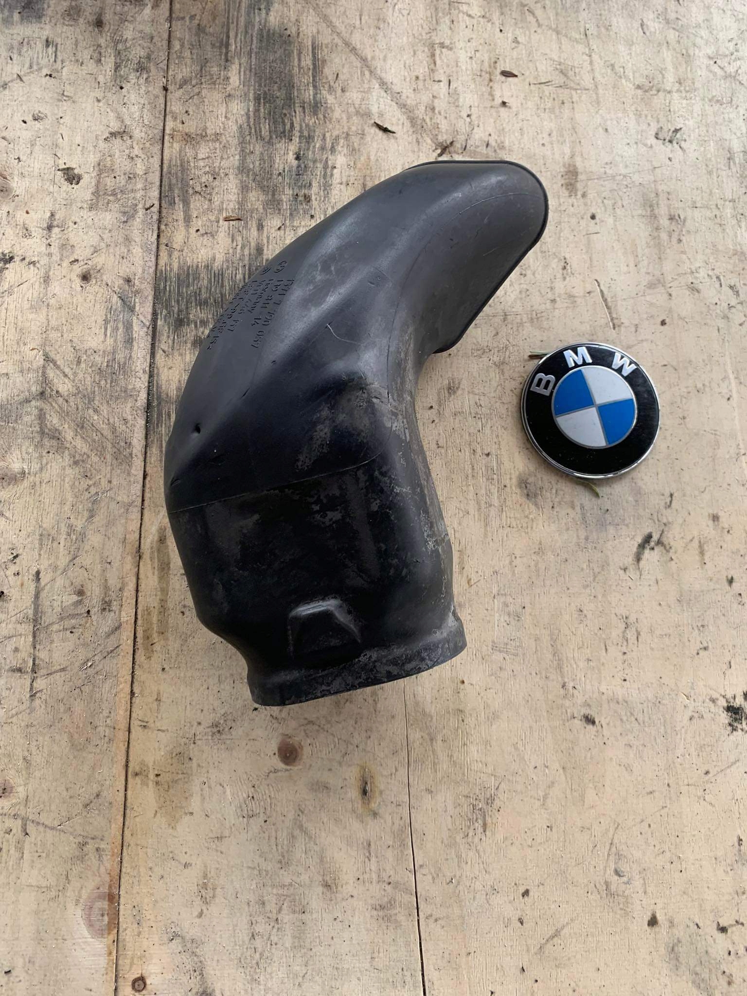 BMW E60 E61 RURA DOLOT POWIETRZA 7790057