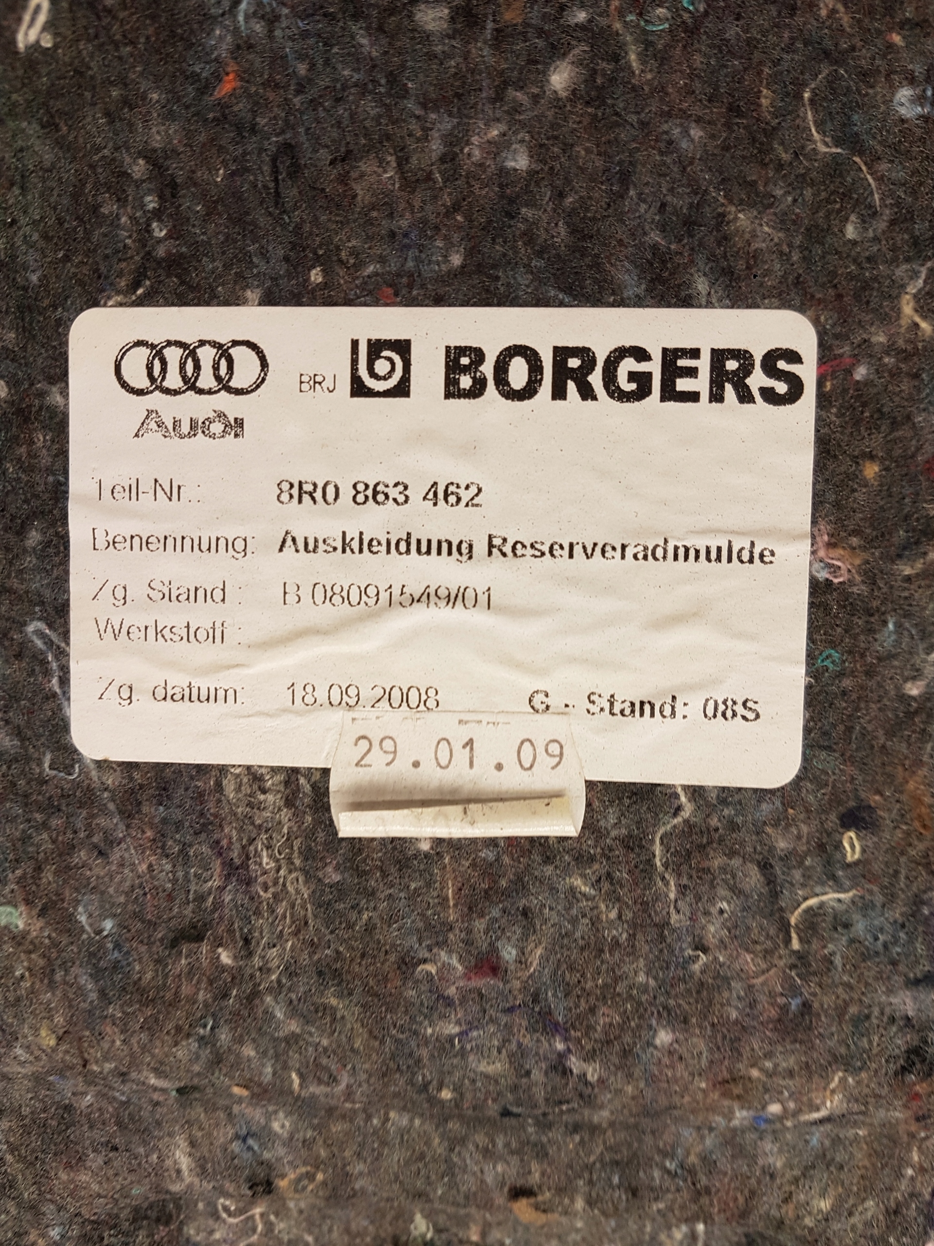 TAPICERKA WNĘKI BAGAŻNIKA AUDI Q5 8R0863462 Producent części Audi OE