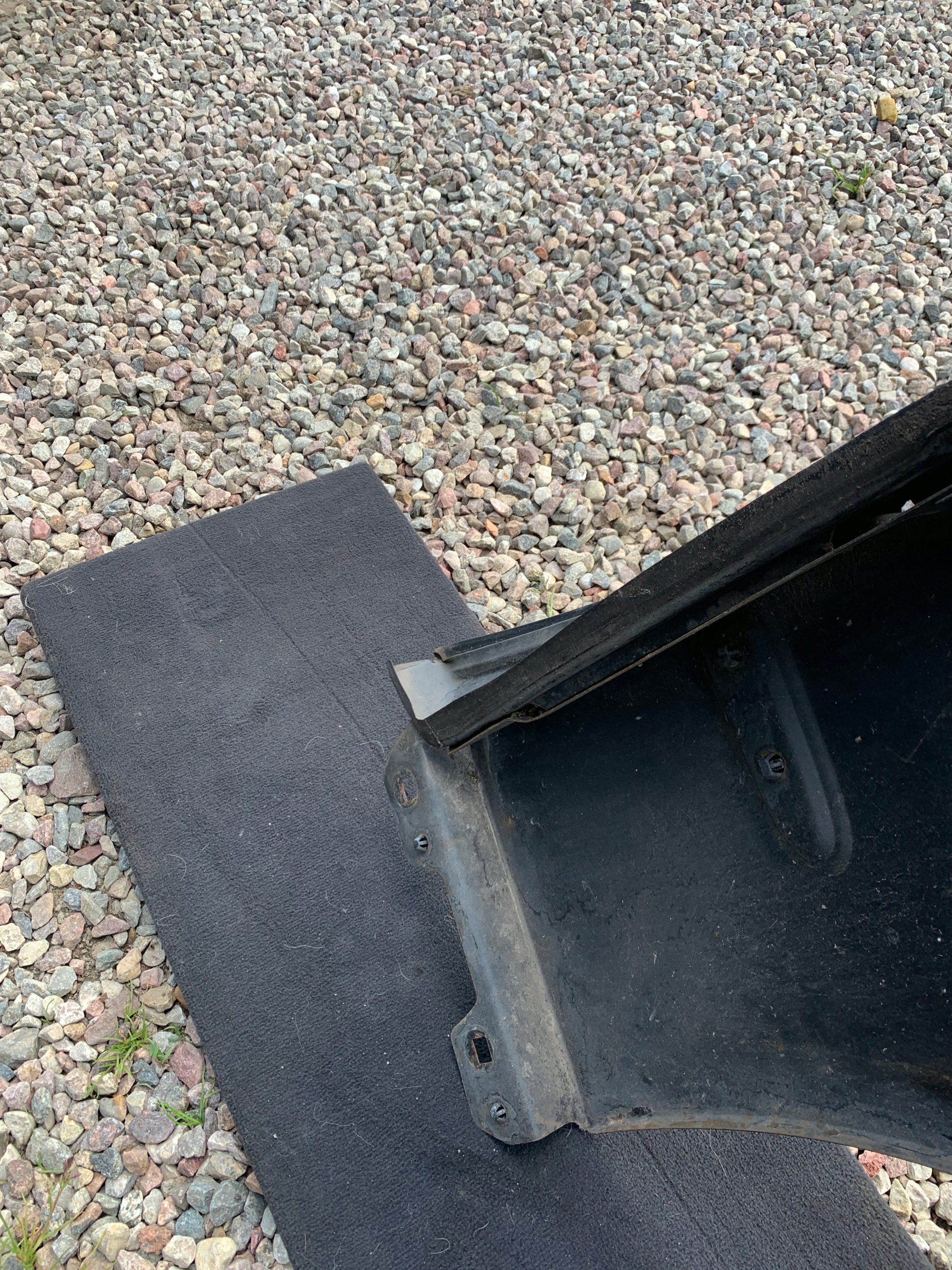 BARDZO LADNY fender left front front MERCEDES W211 170 C170