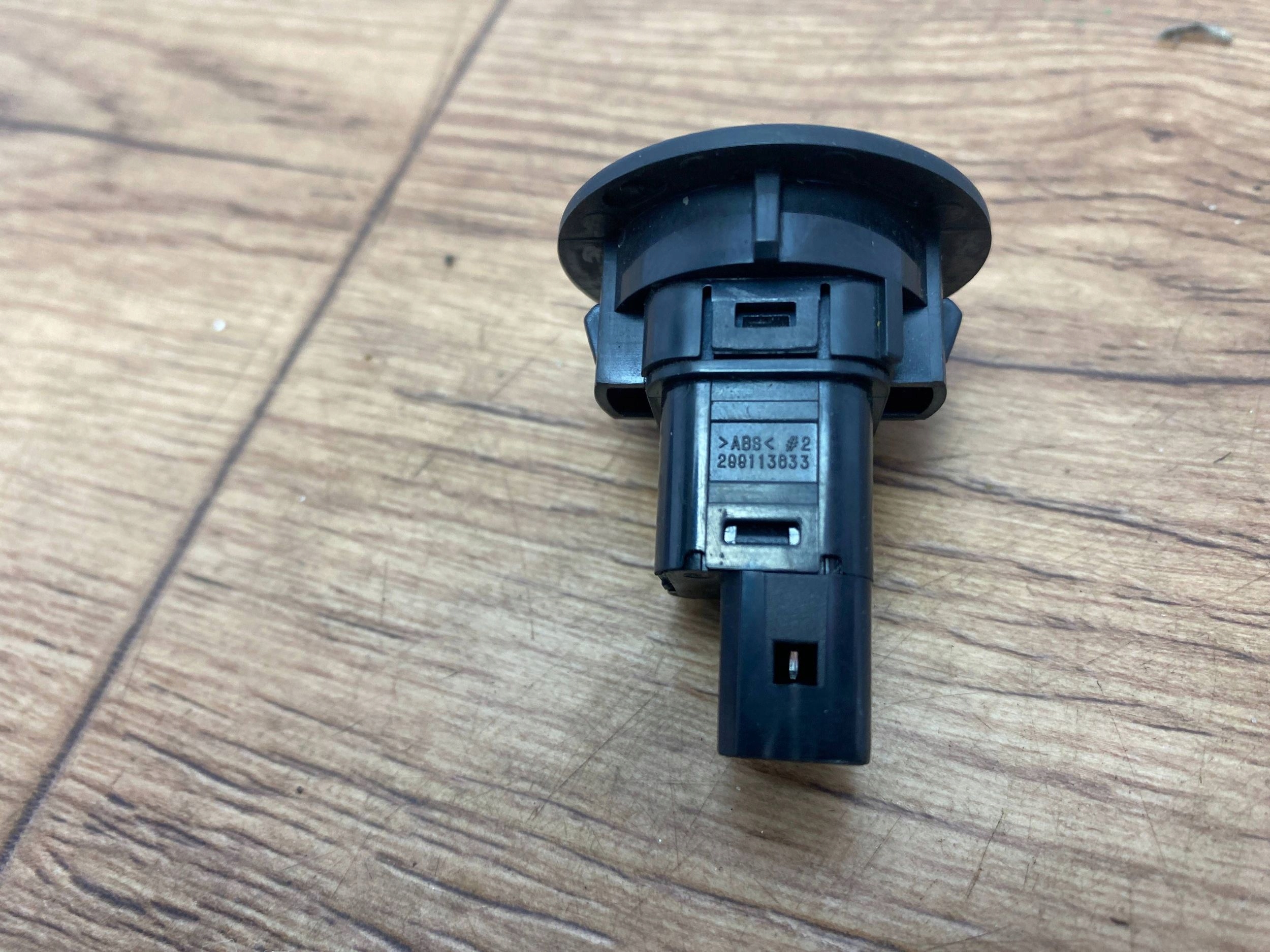 Bouton pour l’ouverture du capot Cadillac CTS III 2014+