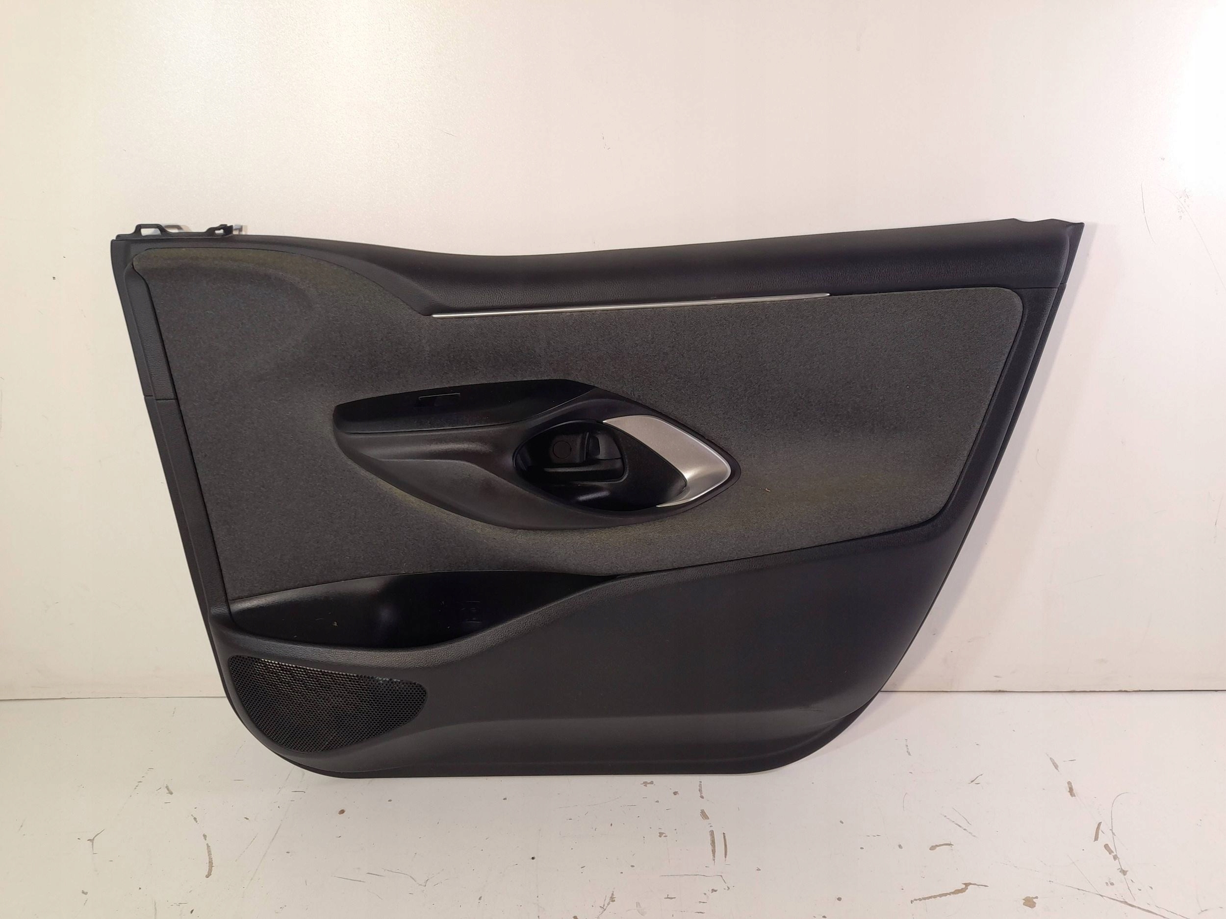 Toyota Yaris Cross side front right 676100DP21C3 (ET215)