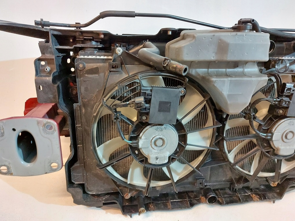 WZMOCNIENE PRZÓD MAZDA 6 2014R 2.2D CHŁODNICE Typ samochodu Samochody osobowe