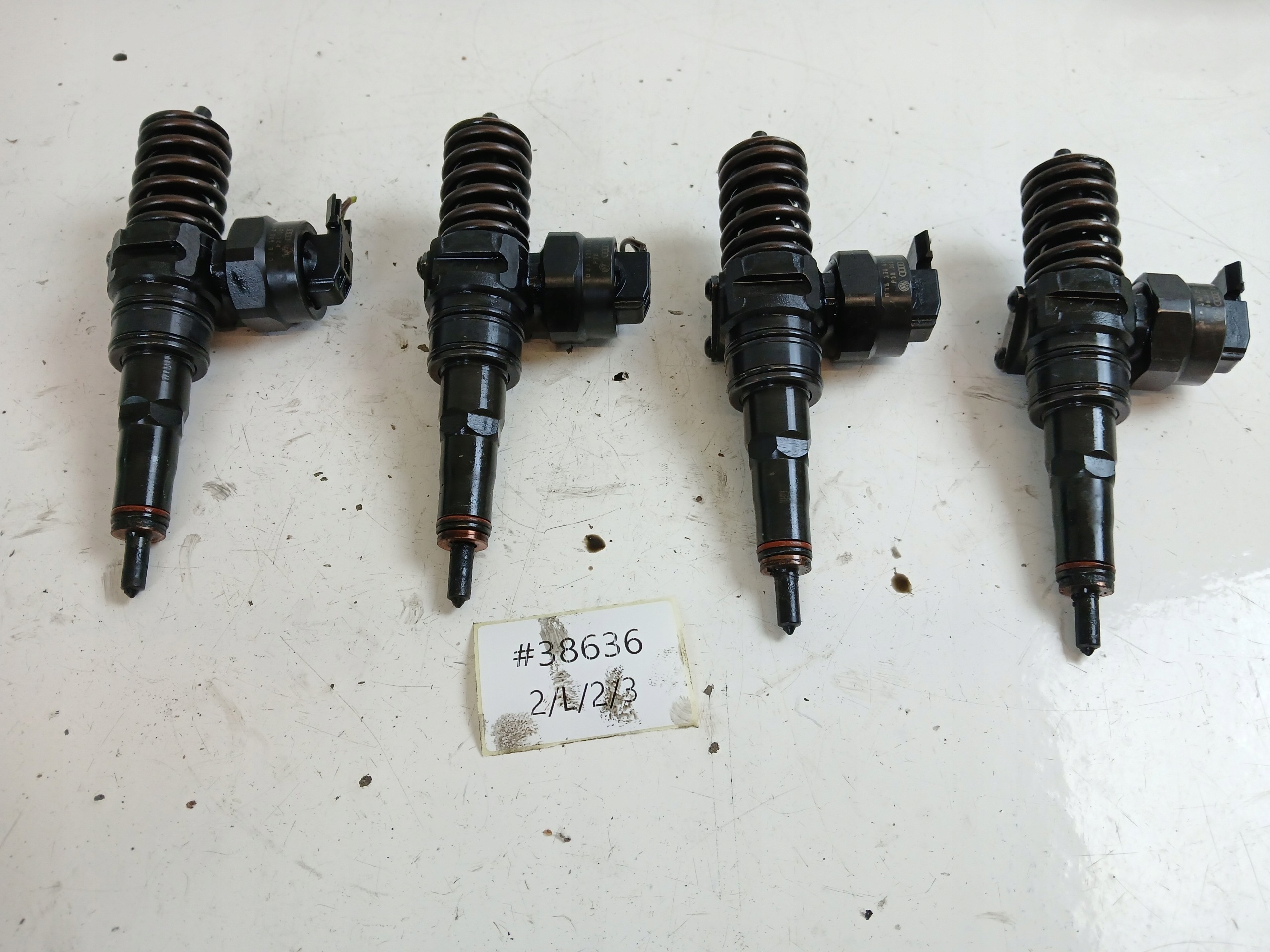 VW GOLF IV 1.9 TDI Einspritzdüse 038130073F
