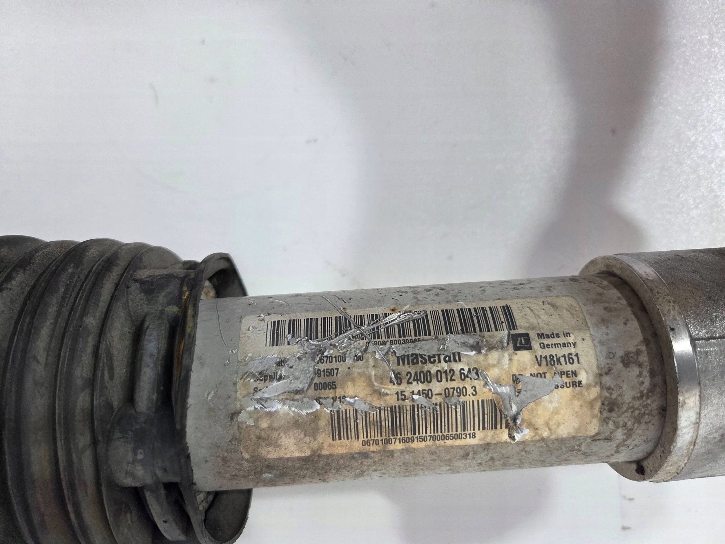 Maserati Levante shock absorber front left 06701007170 (F662)