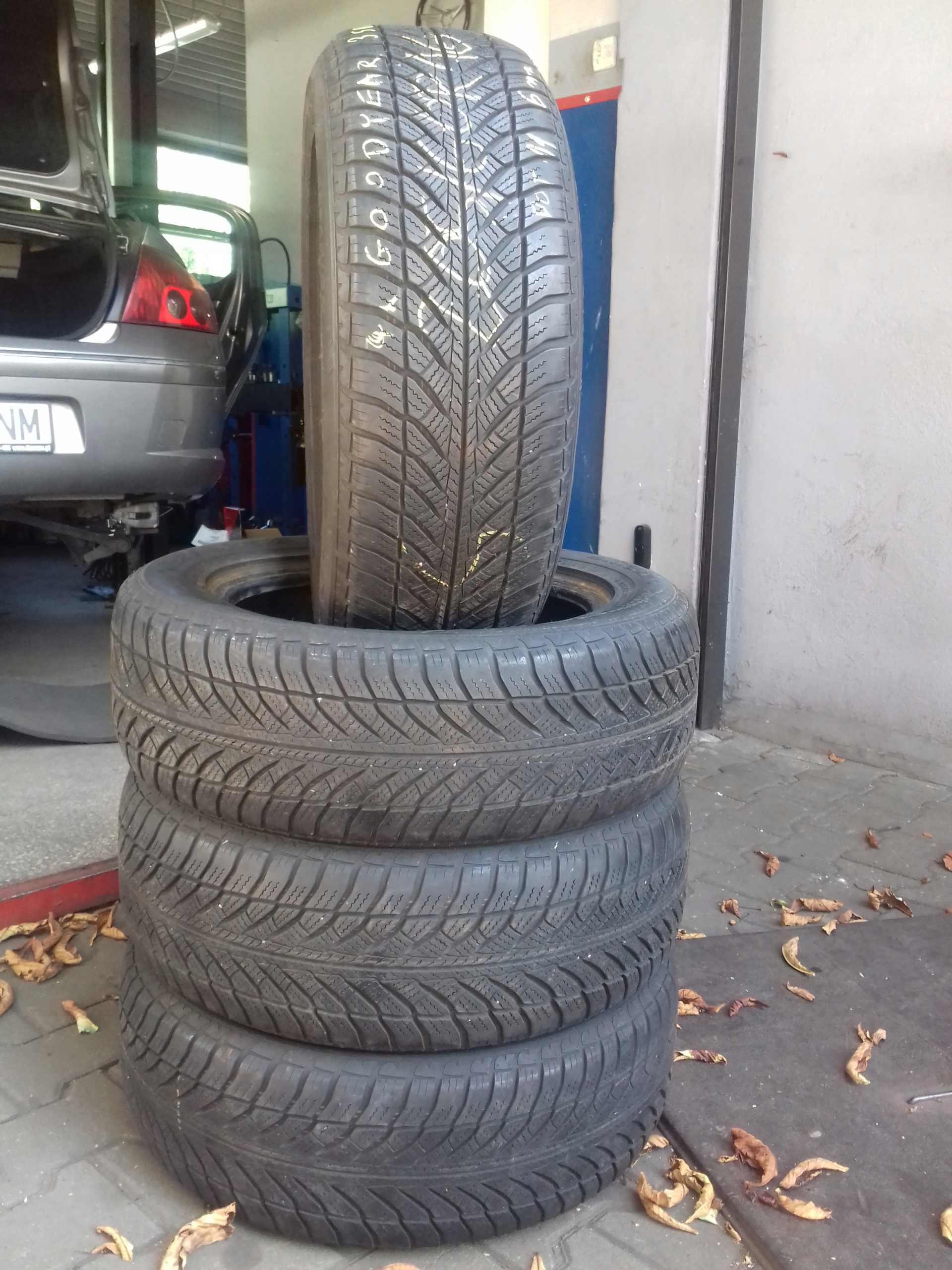 ZIMA 205/60R16 91H GOODYEAR ULTRAGRIP PERFORMANCE