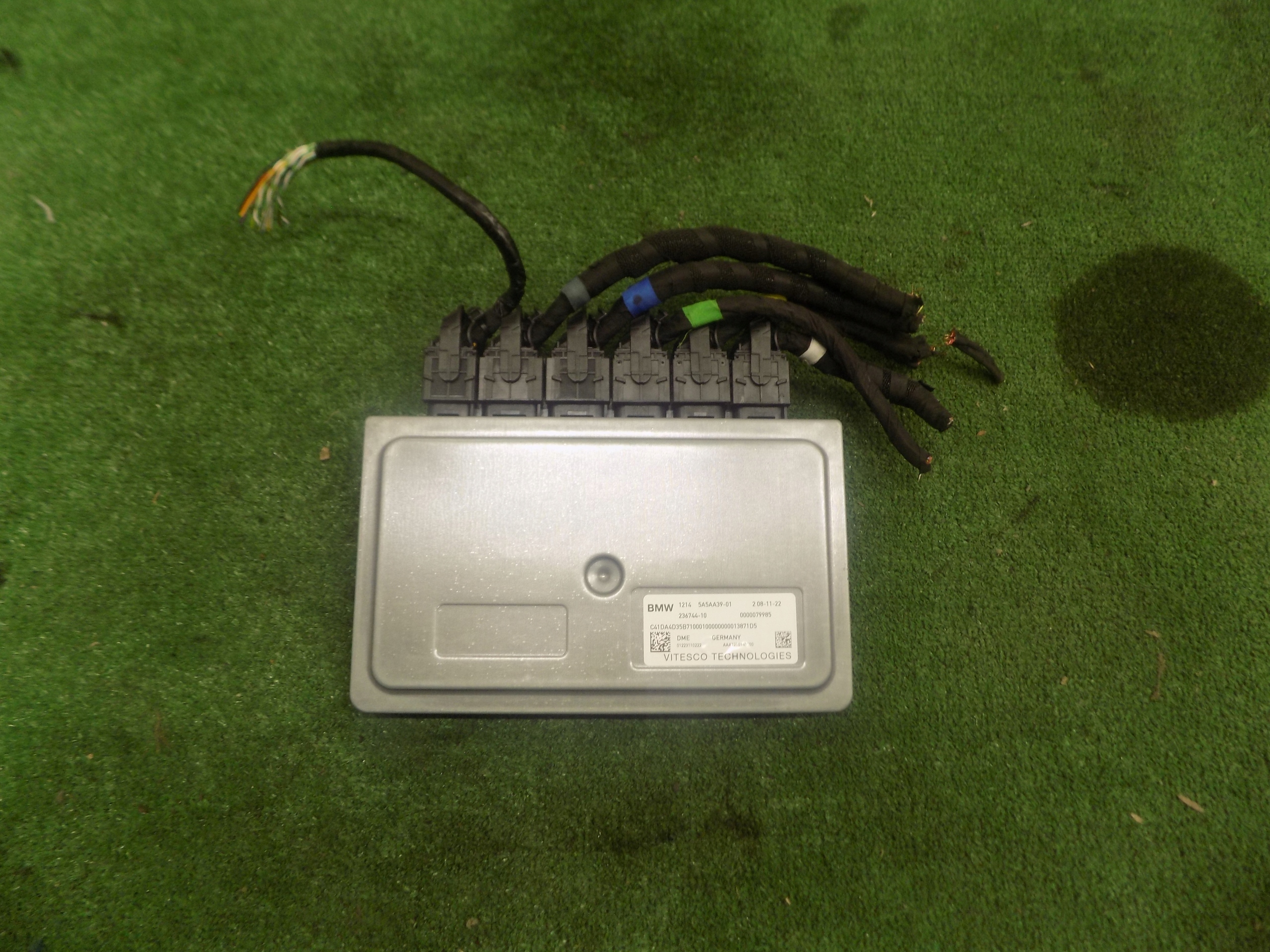 BMW U06 computer control unit of the engine ECU 5A5AA39
