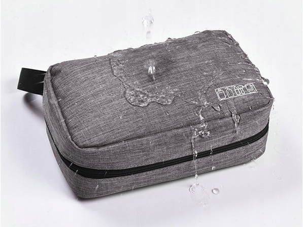 DŁUGO PACHNĄCE ŻELE POD PRYSZNIC MĘSKIE + KOSMETYCZKA KOSMETYKI ZESTAW MEN Opakowanie butelka