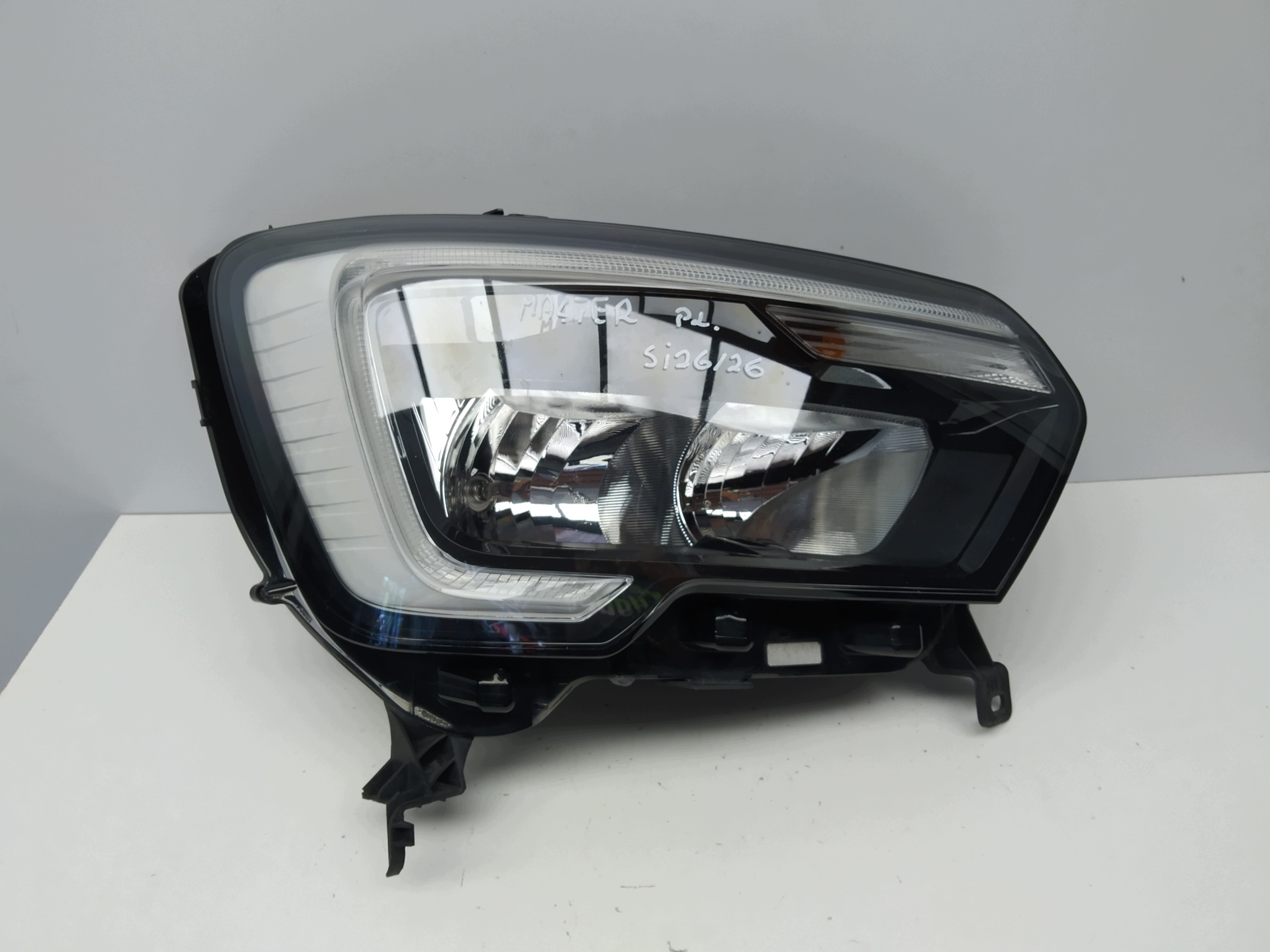 2019r + Renault Master IV III lift reflektor light front right 260105567R