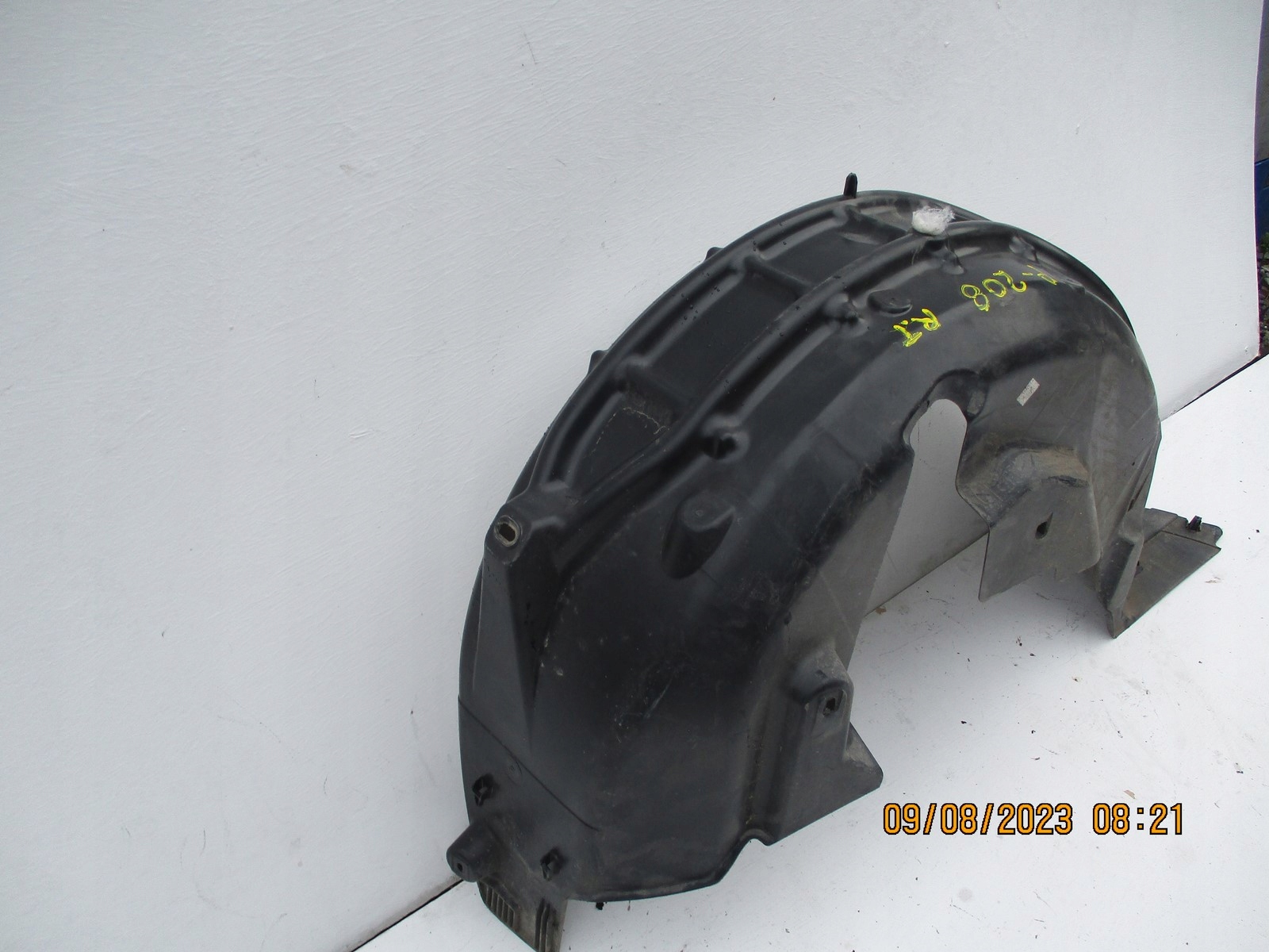 mudguard PEUGEOT 208 9827215480 left