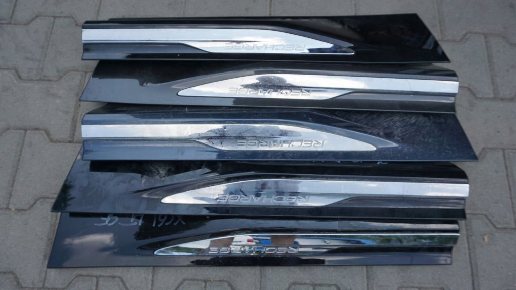 VOLVO XC60 II - moulding door RECHARGE left right