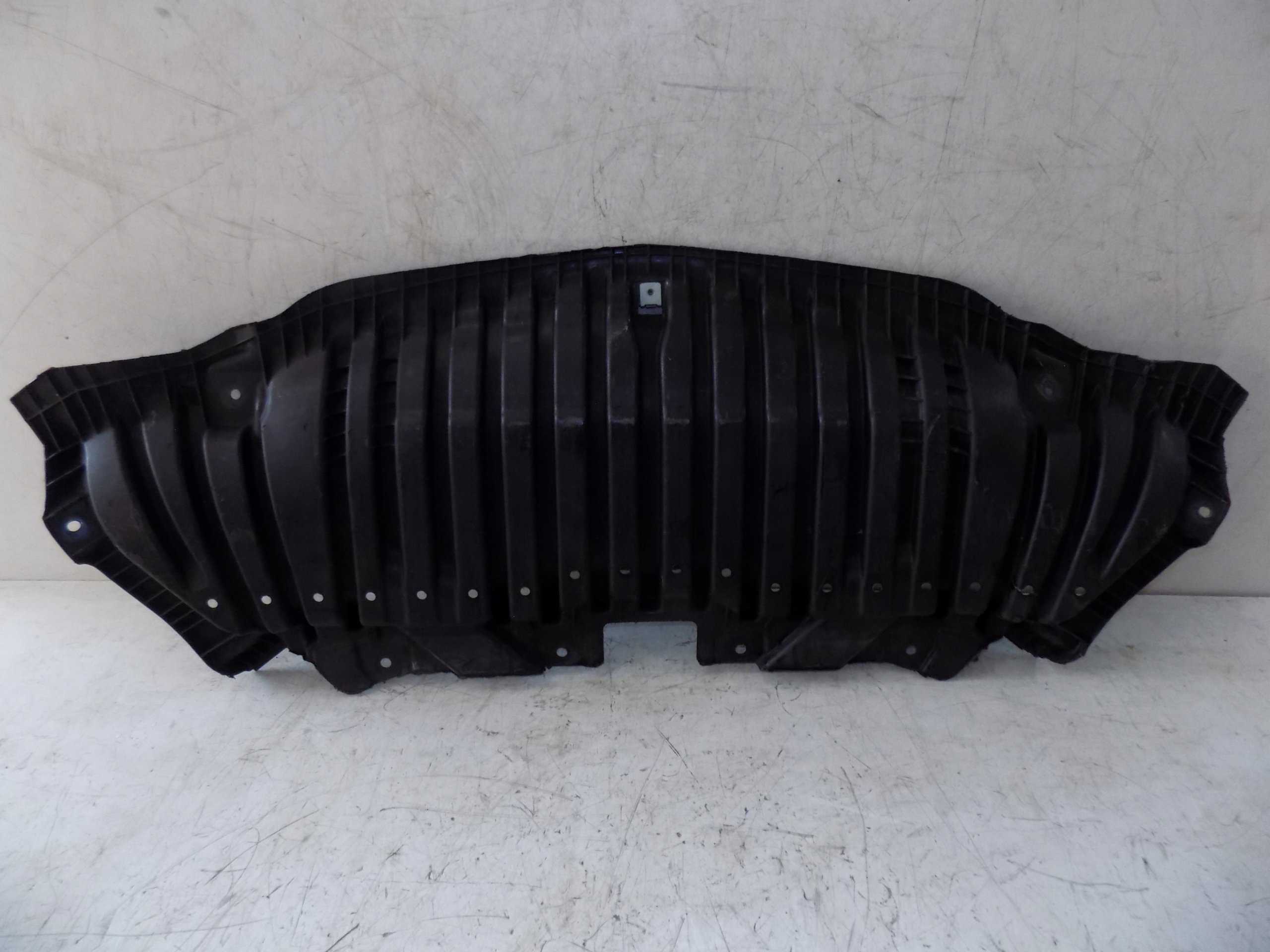 MERCEDES C-KLASA W205 205 OSŁONA POD ZDERZAK