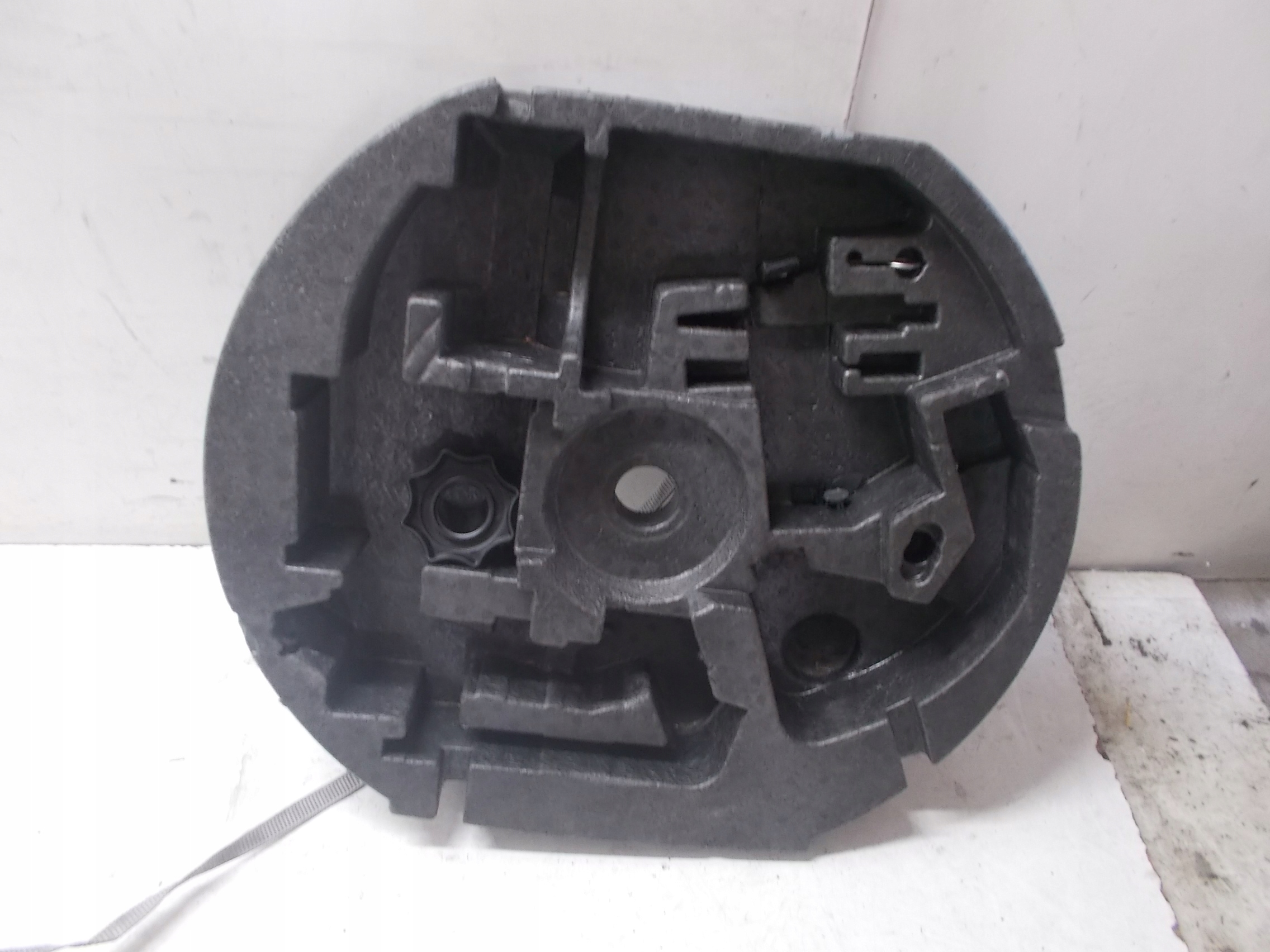 VW TOURAN LIFT STYROPIAN BAGAŻNIKA