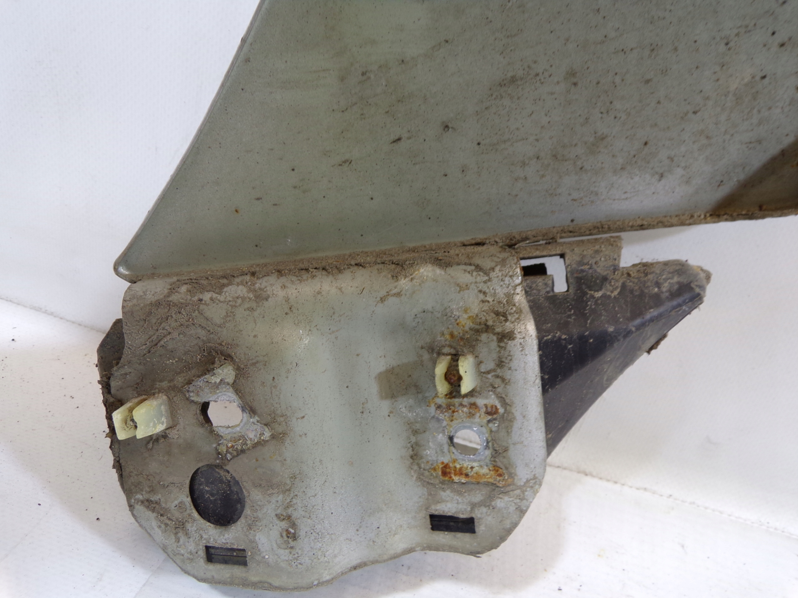 fender right front VOLVO V50 LIFT colour 42600