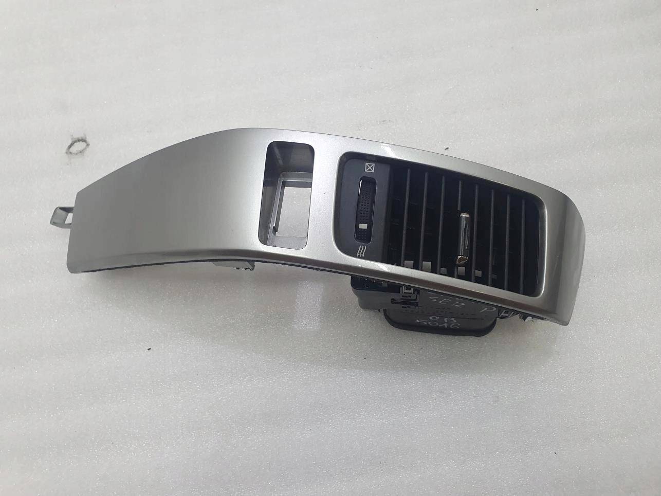 655474-0010 - ЦЕНТРАЛЬНАЯ ПРАВАЯ ВЕНТИЛЯЦИОННАЯ РЕШЕТКА LAND CRUISER 120