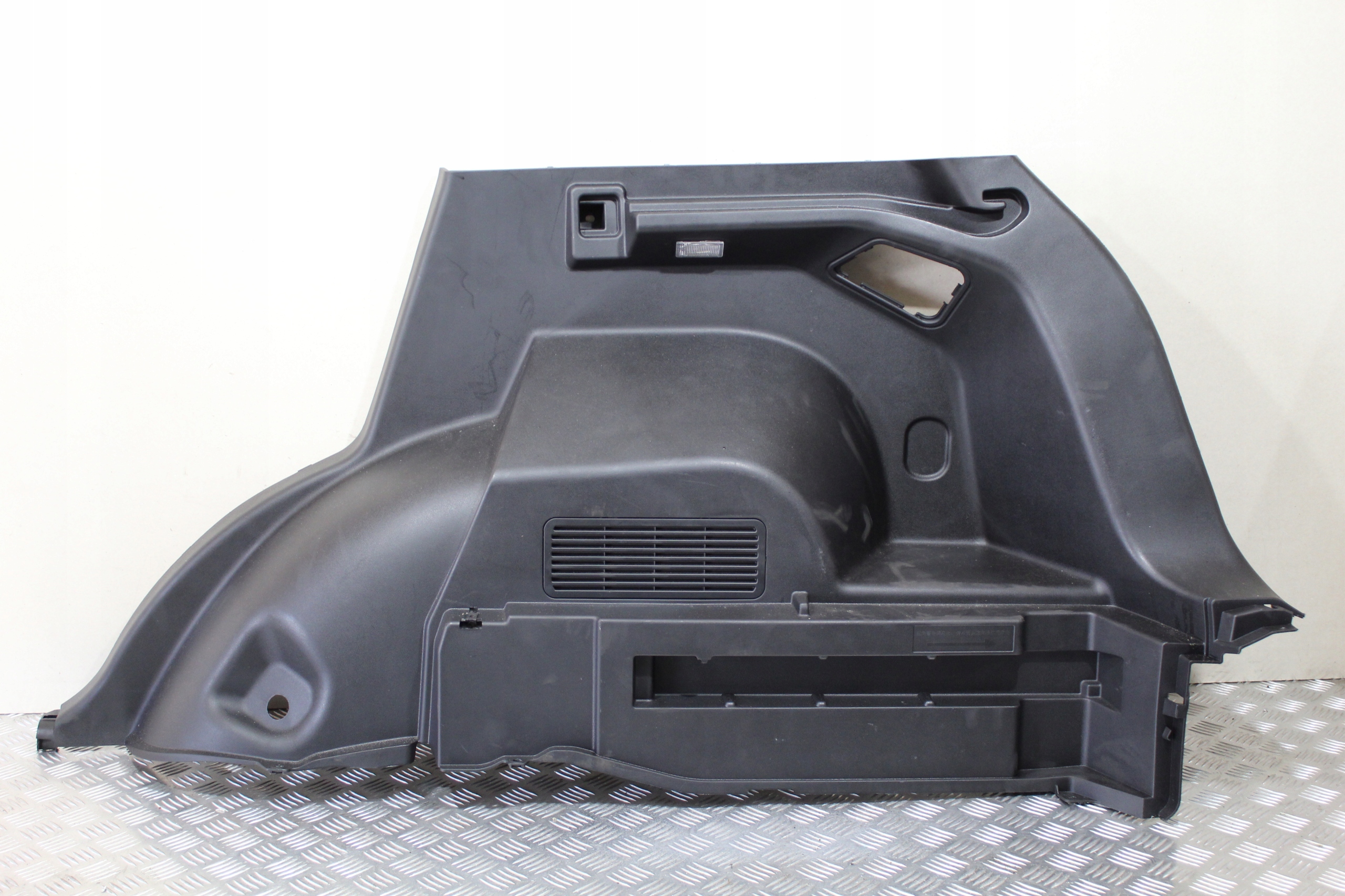 boot upholstery right rear part DR6 DR 6 CHERY TIGGO