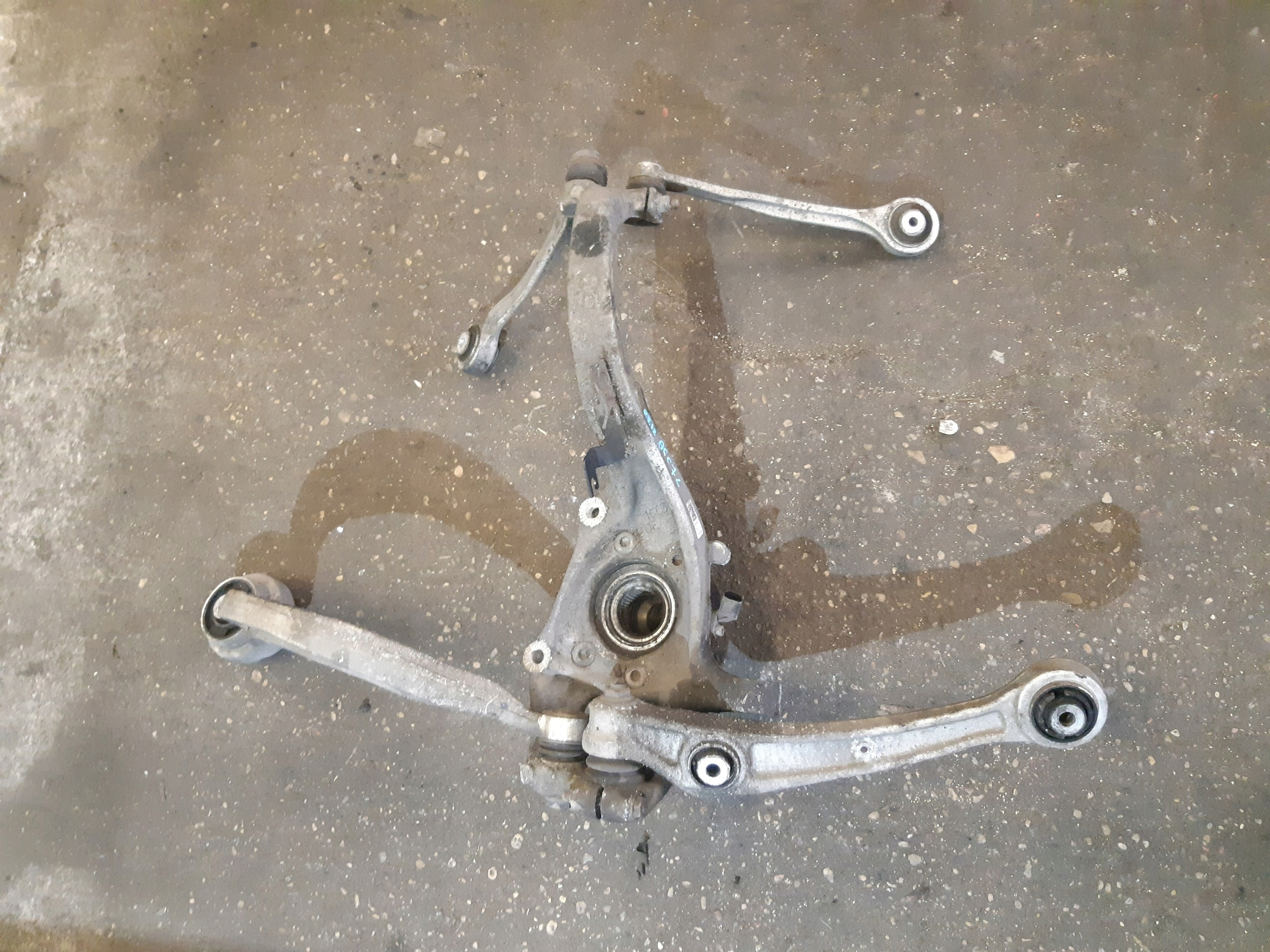 AUDI A6 C7 swing left front left front of the arm 4G0407241D
