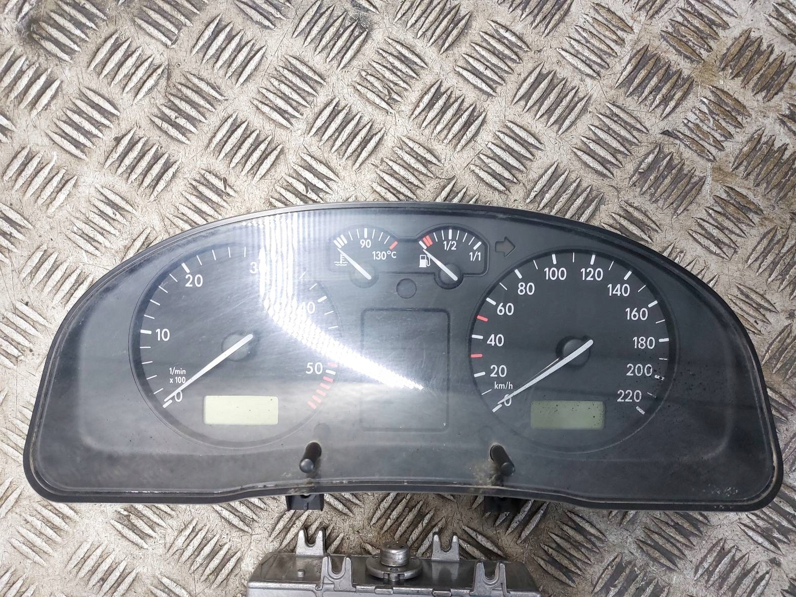 running board STARTOWY VOLKSWAGEN PASSAT B5 028906021GL 4D0905851E