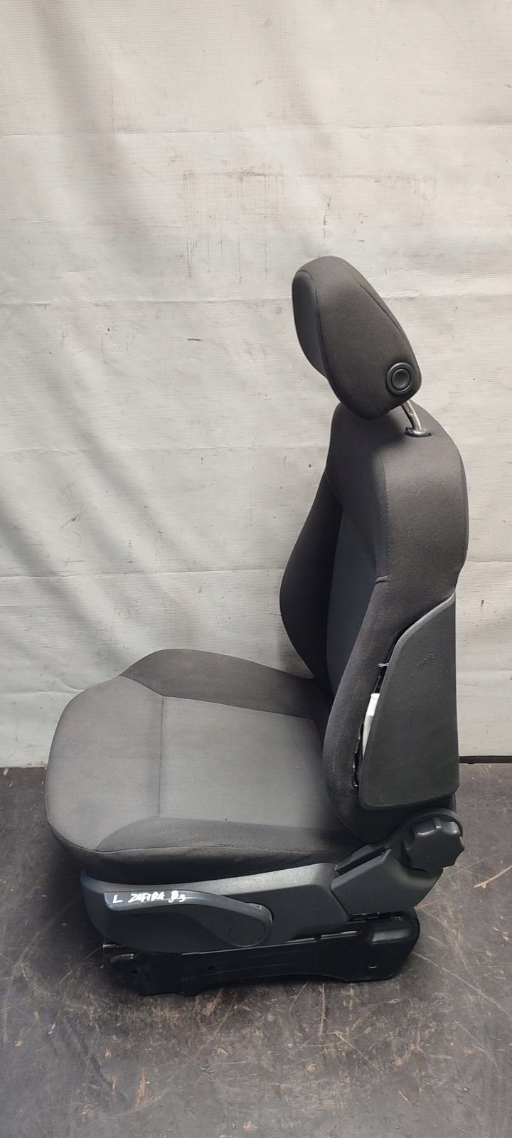 seat front left driver´s Opel Zafira B 1,9 CDTI