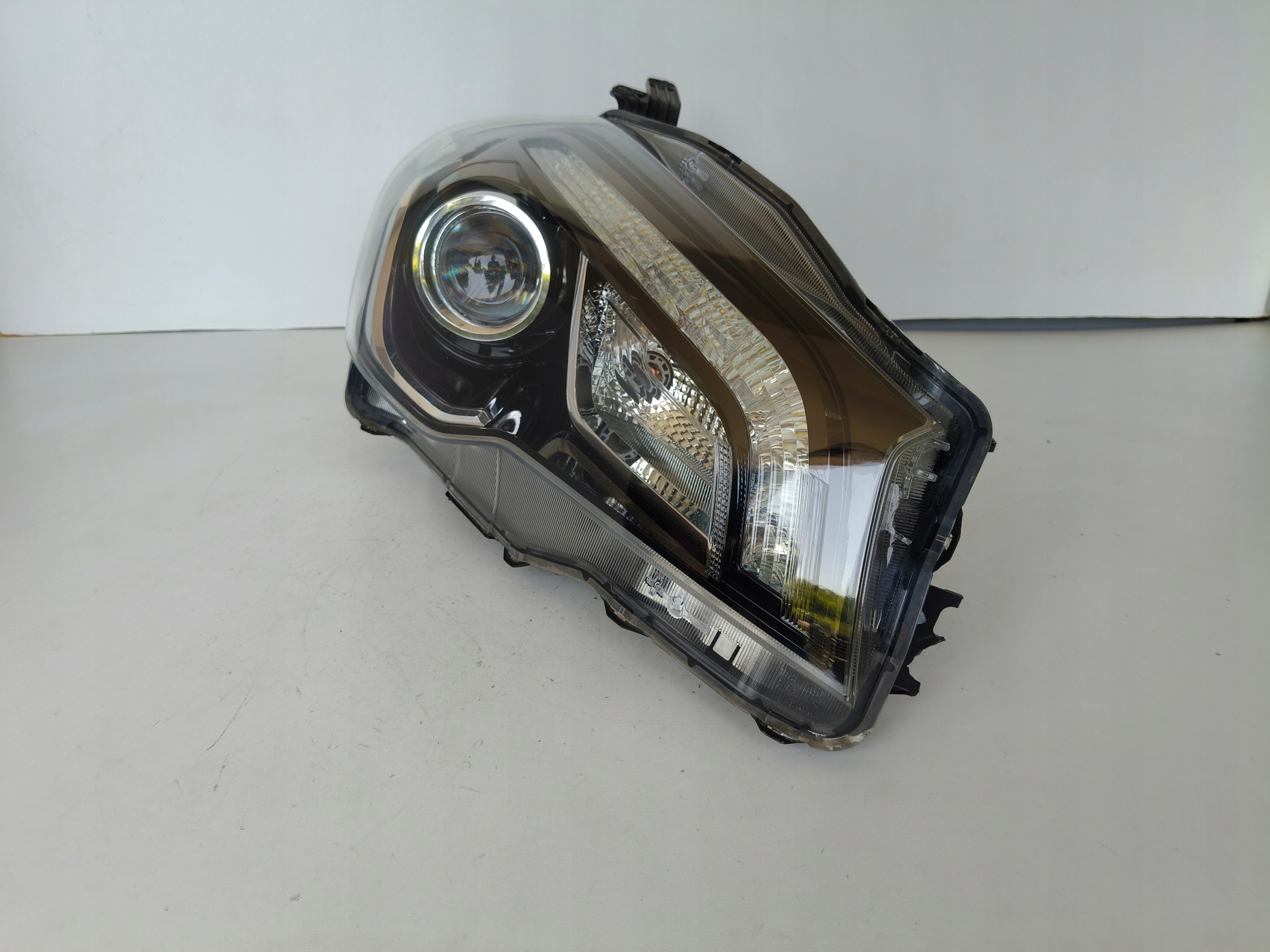 Feux phare Droit REFLEKTOR SUZUKI SX4 S-CROSS 16- LED