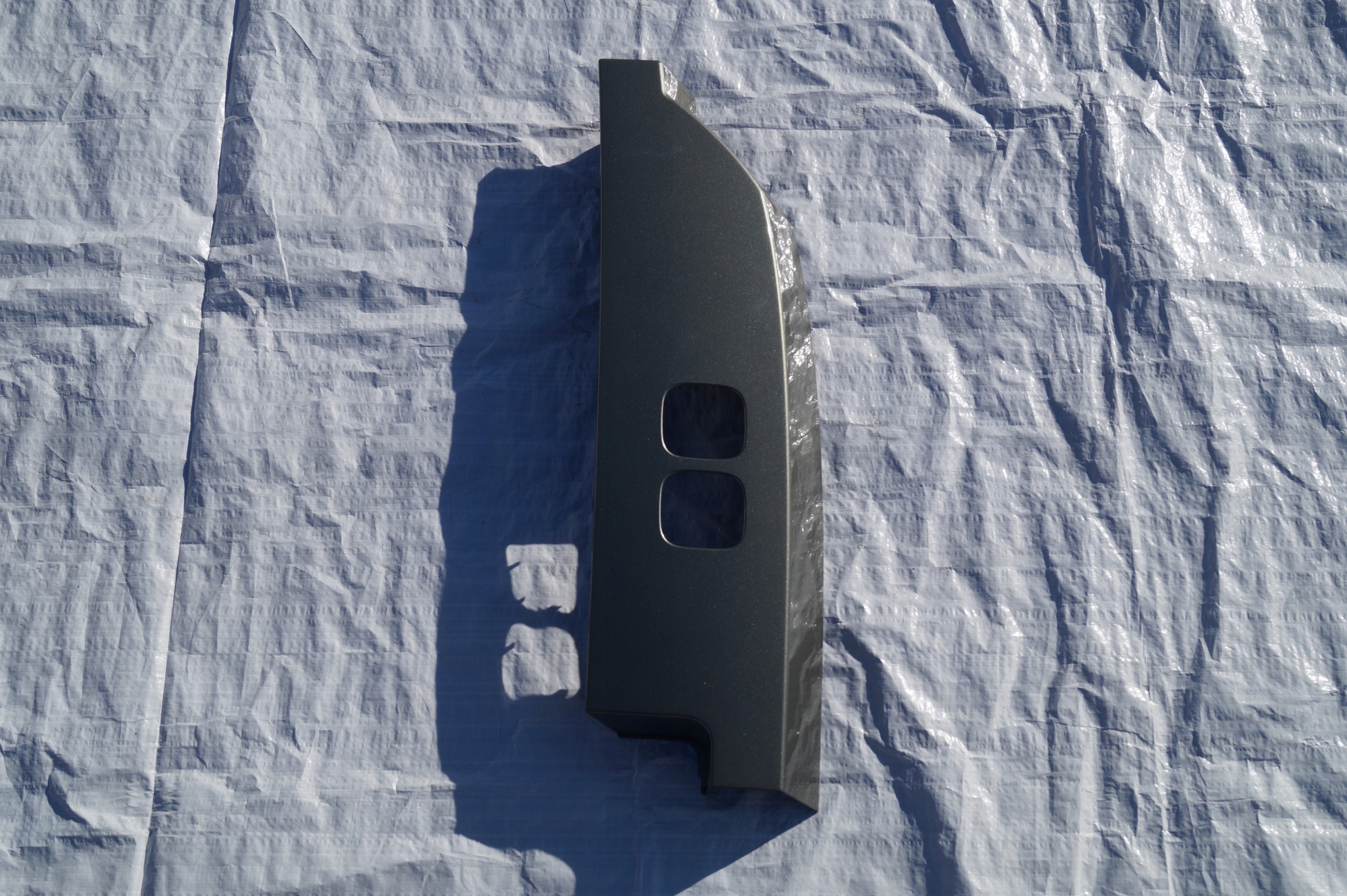 LISTWA OSŁONA LAMPY TYŁ PRAWA LAND ROVER DEFENDER