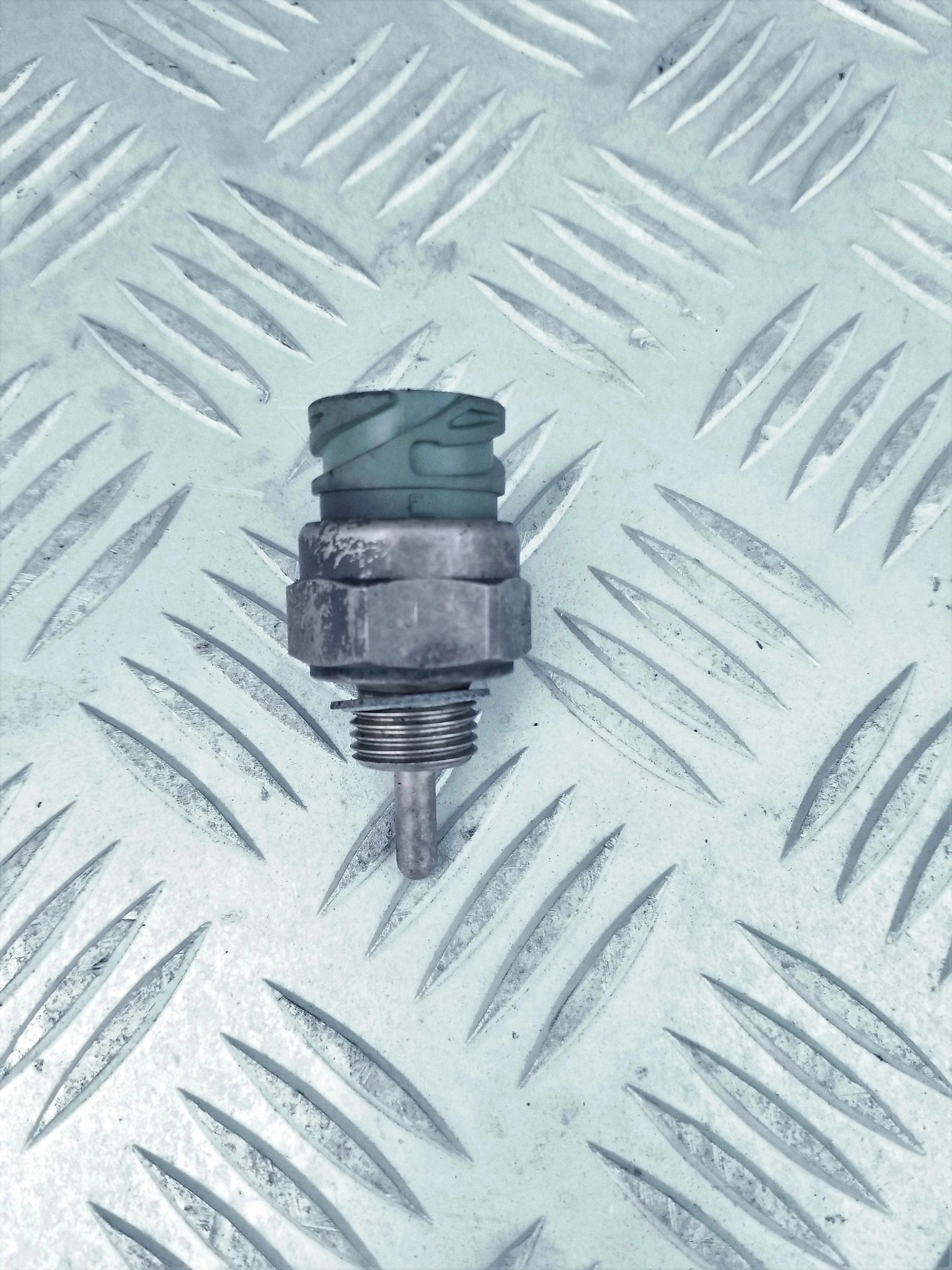 1673073 - ДАТЧИК ТЕМПЕРАТУРЫ МАСЛА DAF XF 105