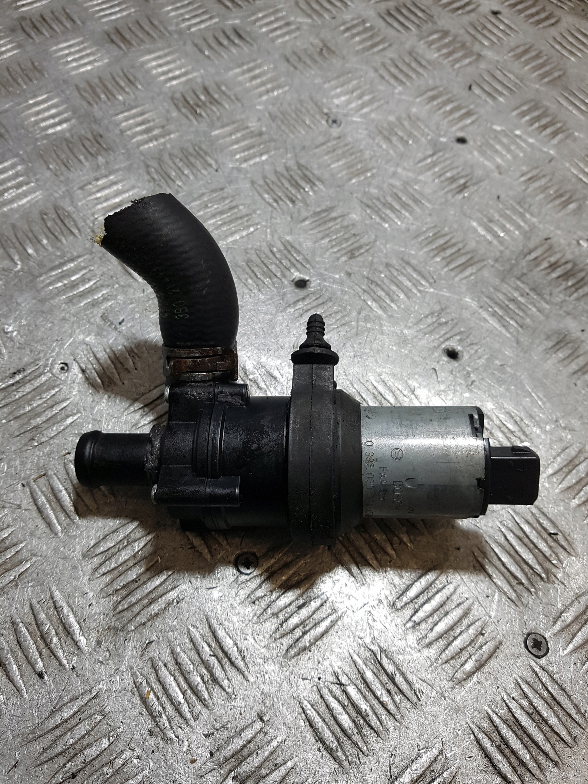 supplementary water pump VOLKSWAGEN GOLF 4 0392020024
