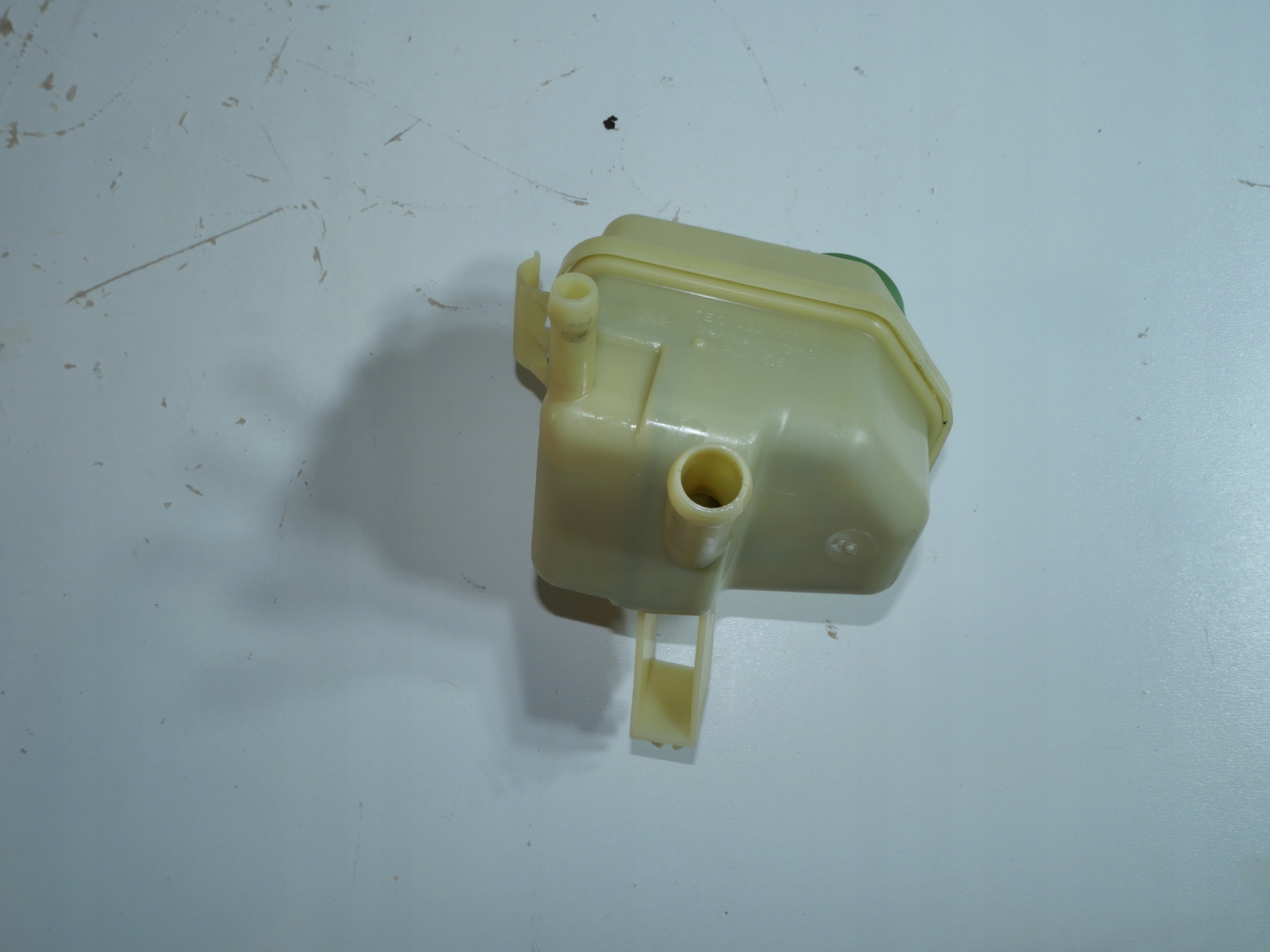 VW T5 ekspanziona posuda 7E0422371G