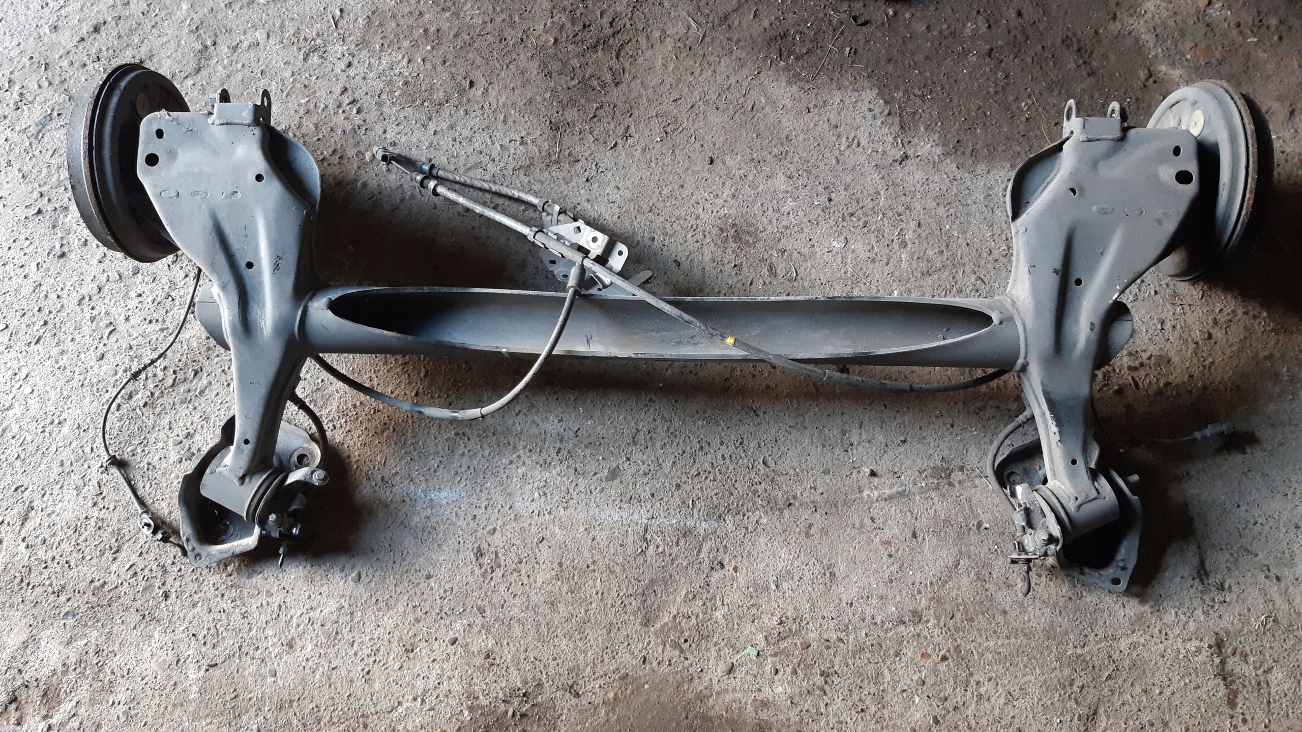 axis sider rear part bebny Opel Corsa D