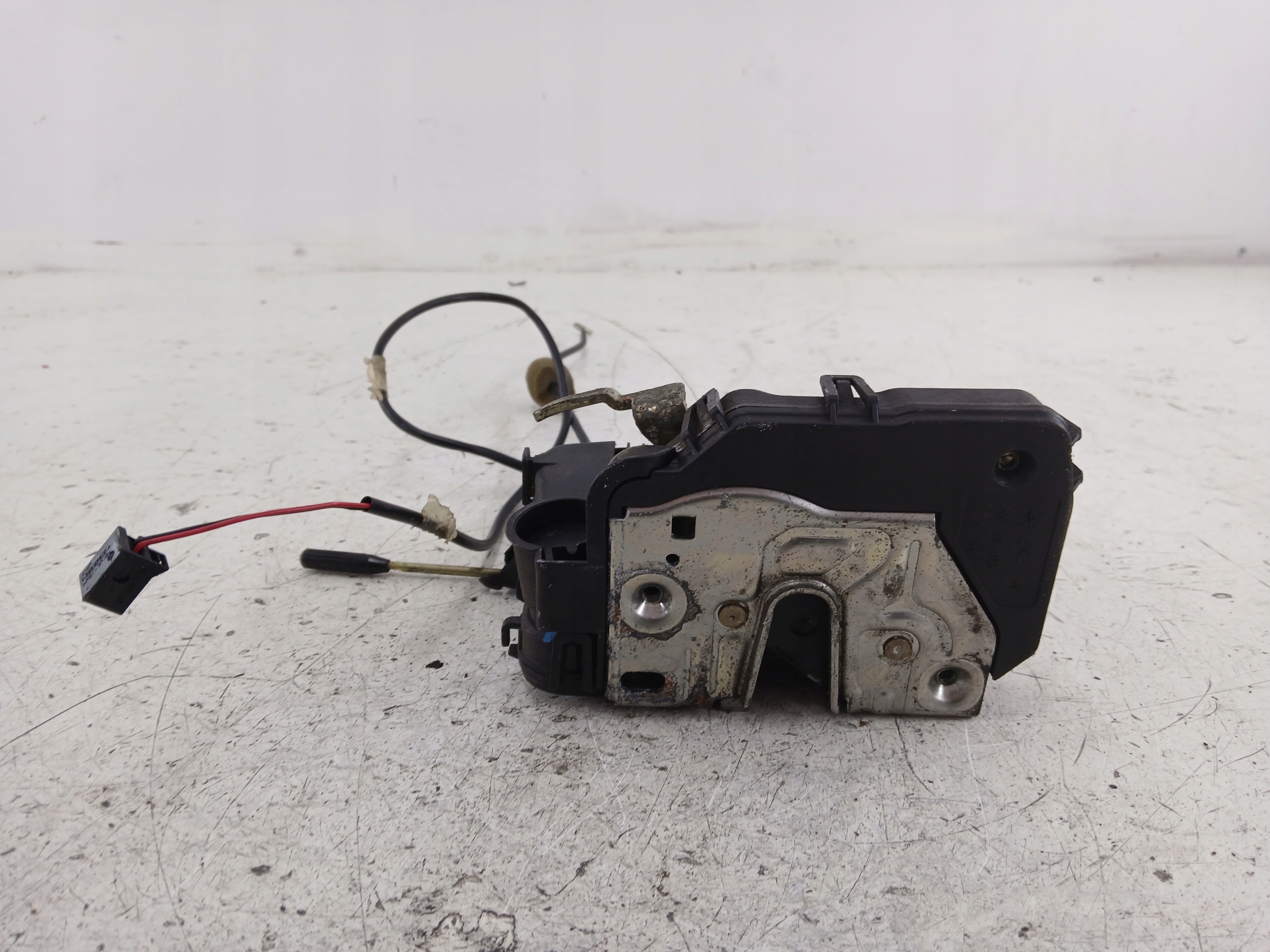 MERCEDES W203 lock door right front 2037200435