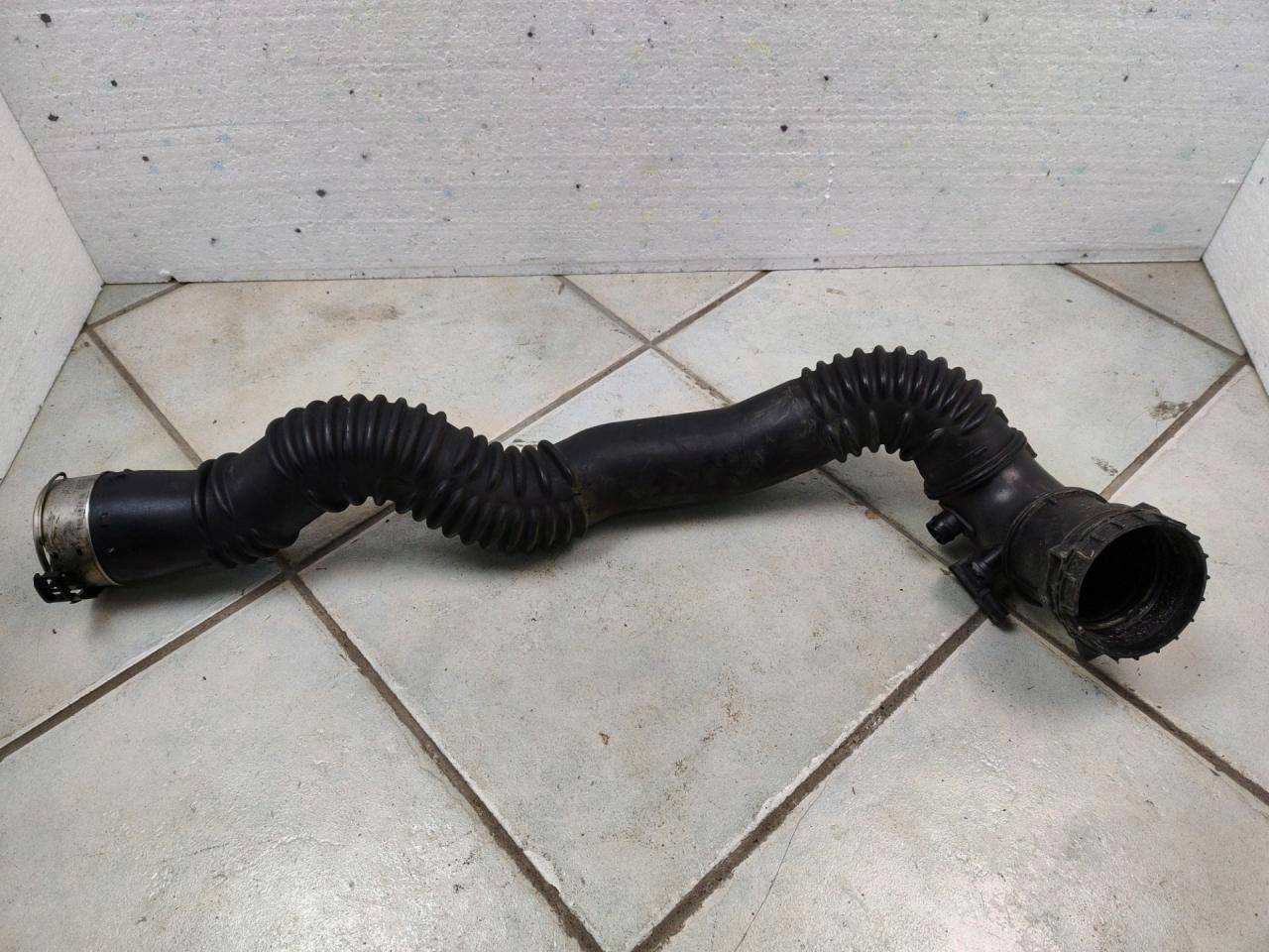 rohr intercooler BMW 5 F10 2016 137176122096