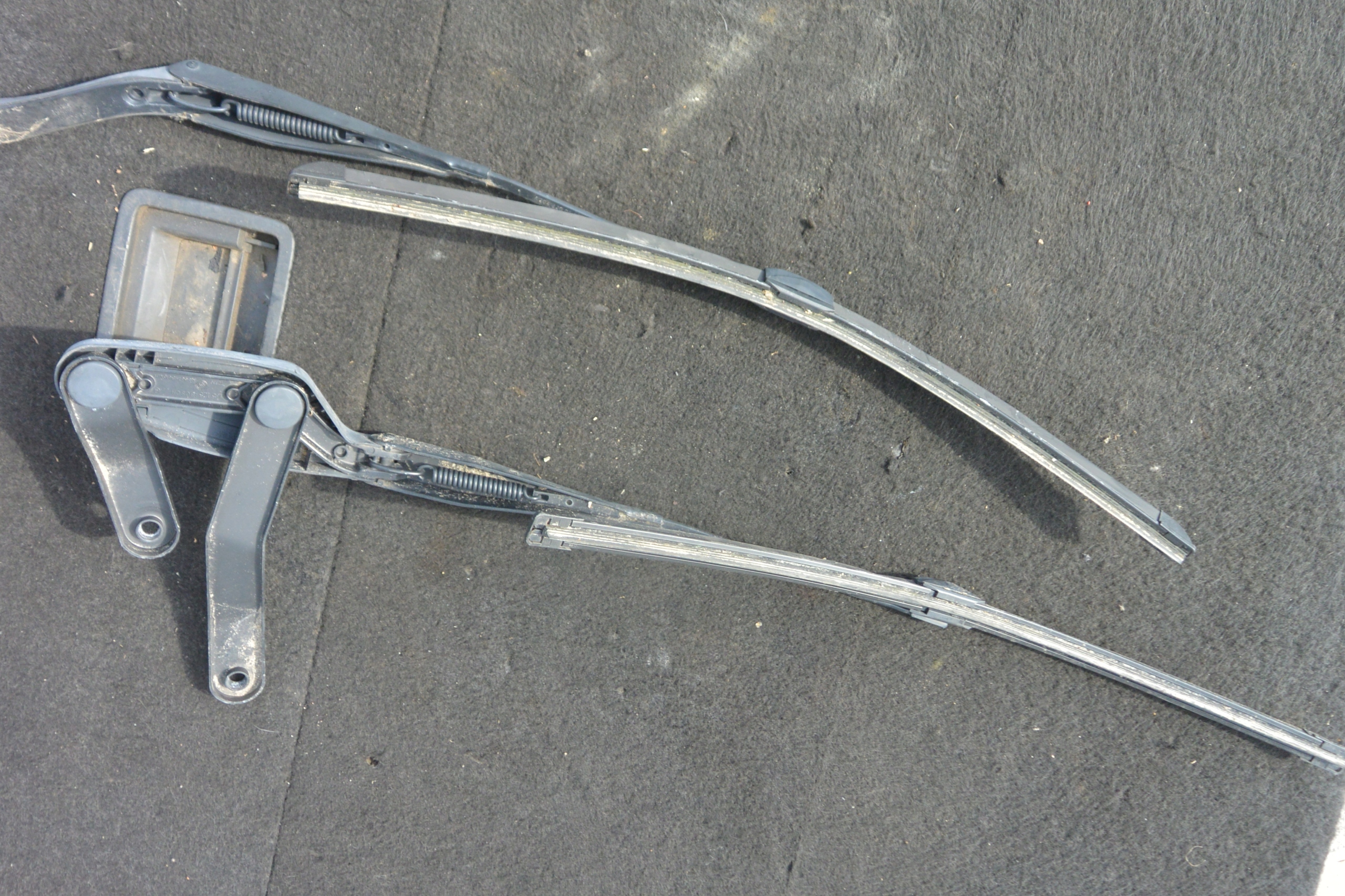 WISCHERARM BOSCH KPL MERCEDES C W204 EU