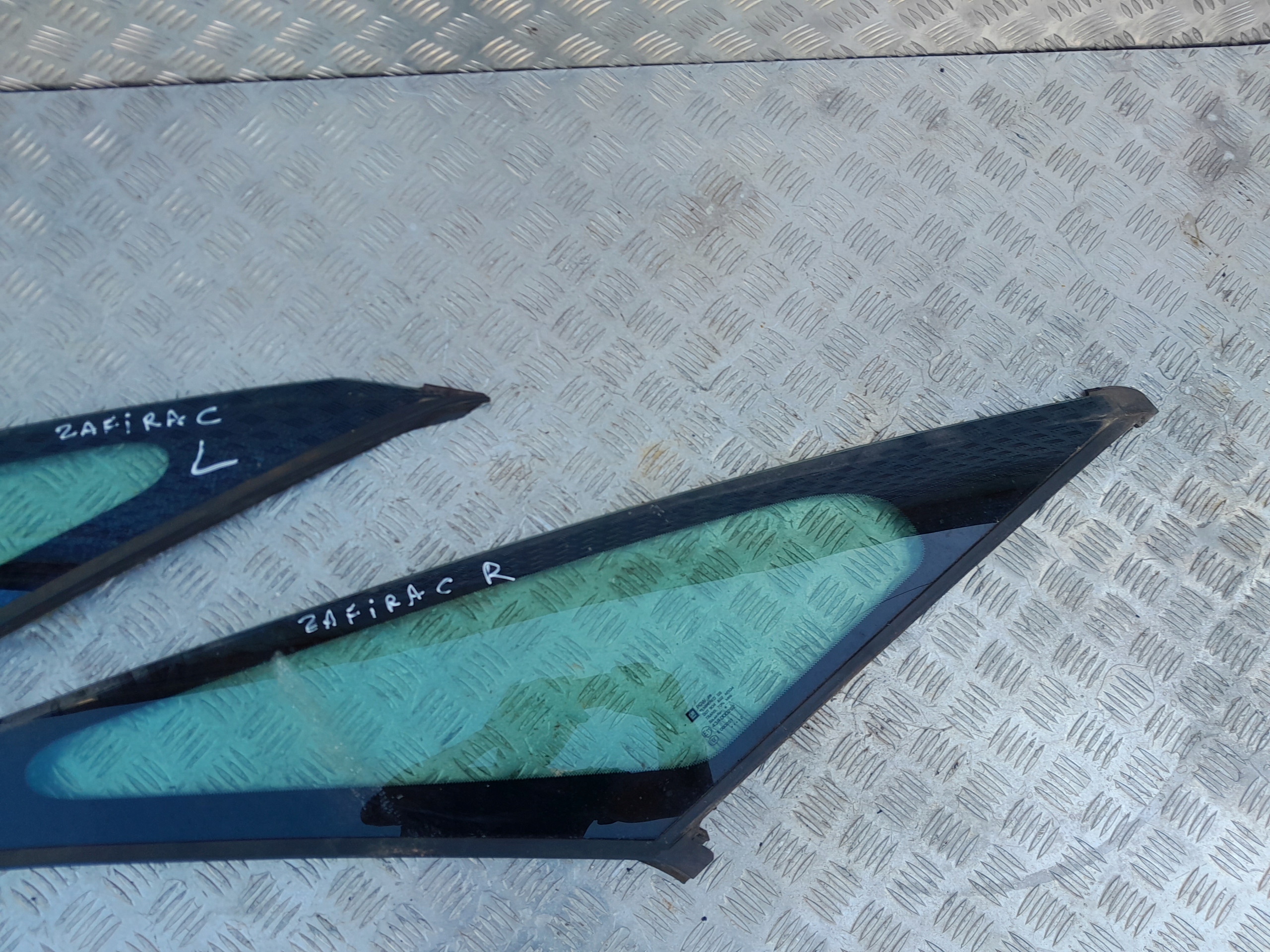 SZYBA KAROSERYJNA PRZÓD LEWA PRAWA OPEL ZAFIRA C Numer katalogowy części BRAK DANYCH58