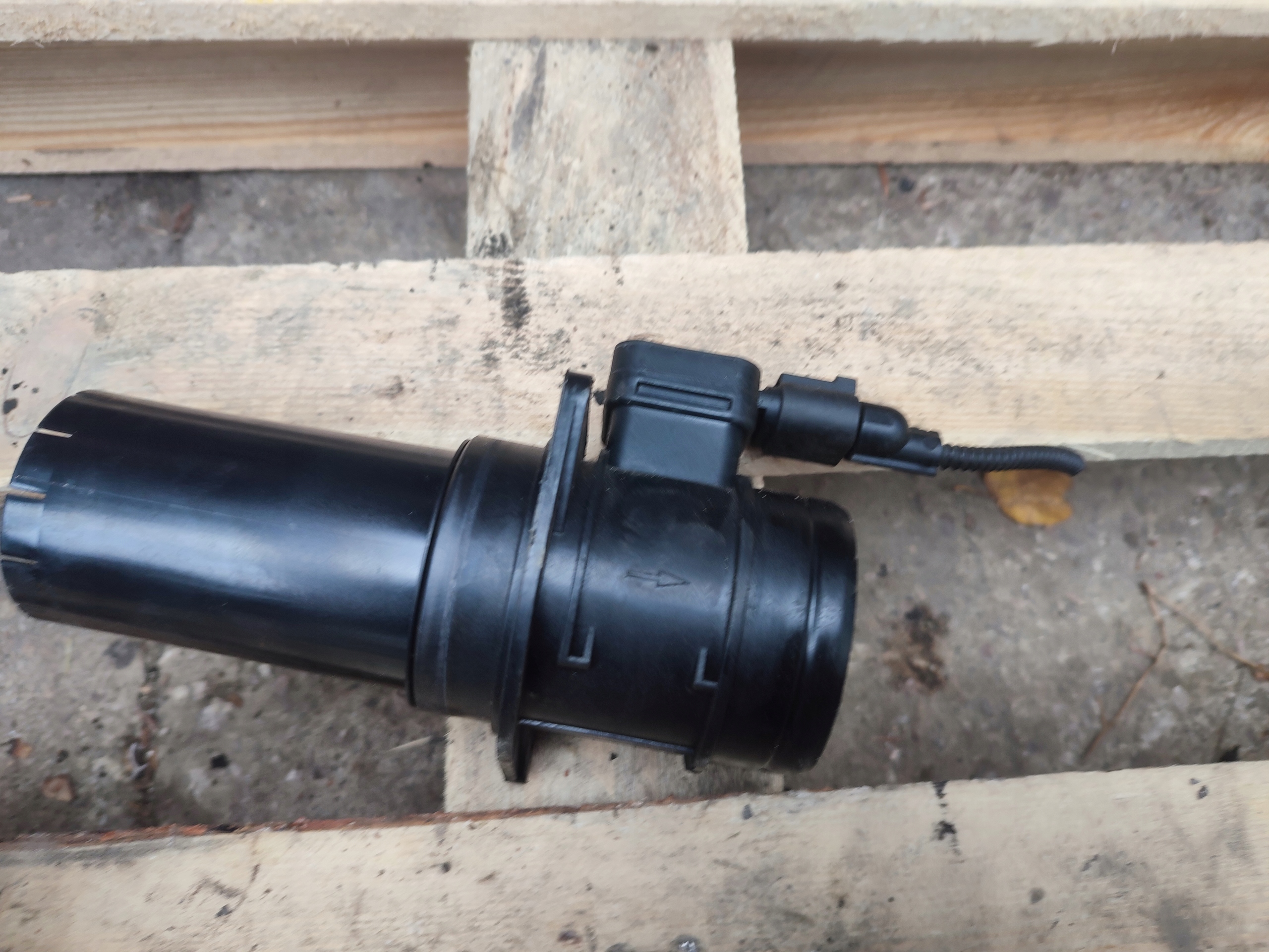flow meter AUDI VOLKSWAGEN 8ET358095