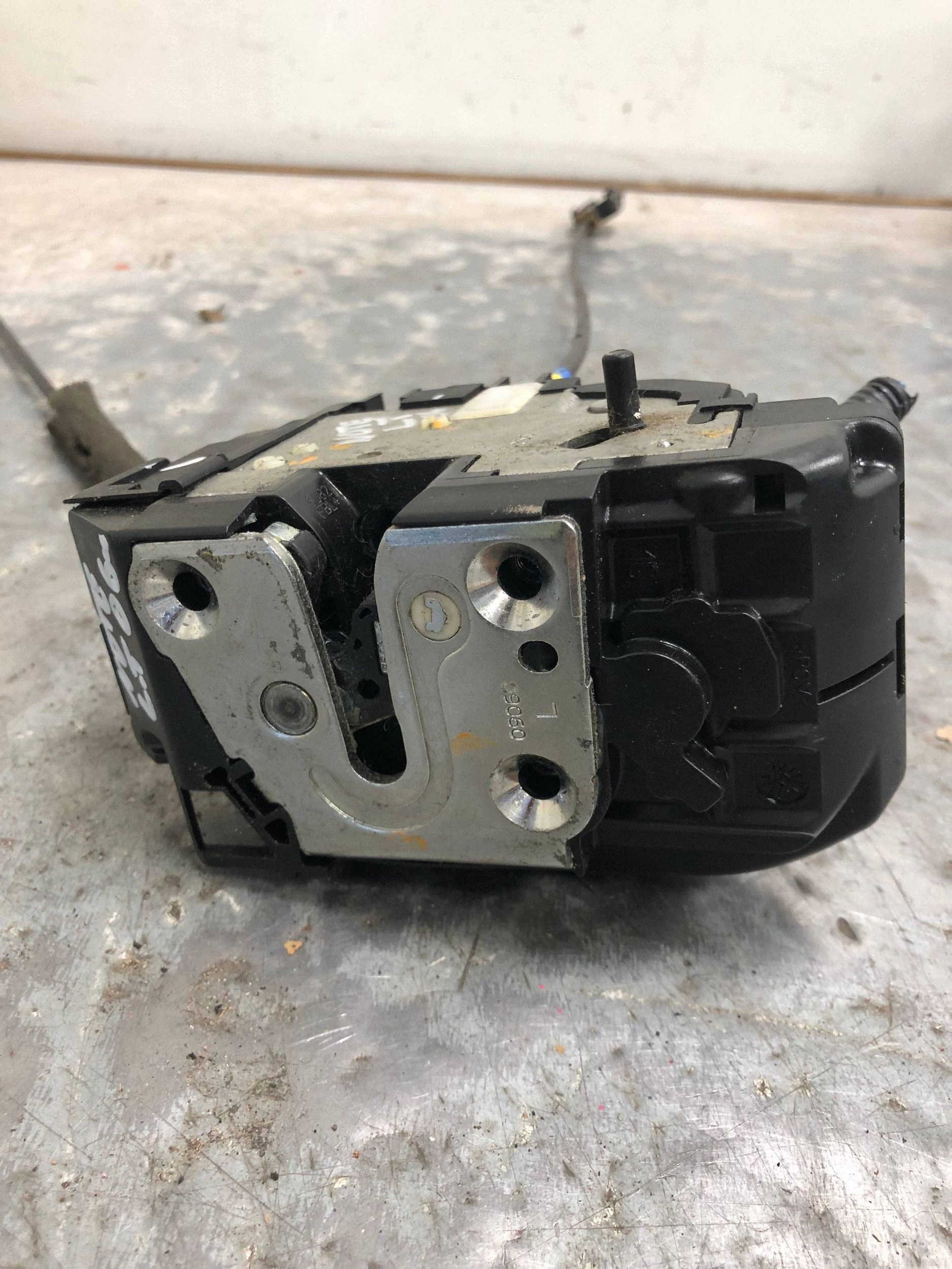 lock door left rear part NISSAN NOTE E11