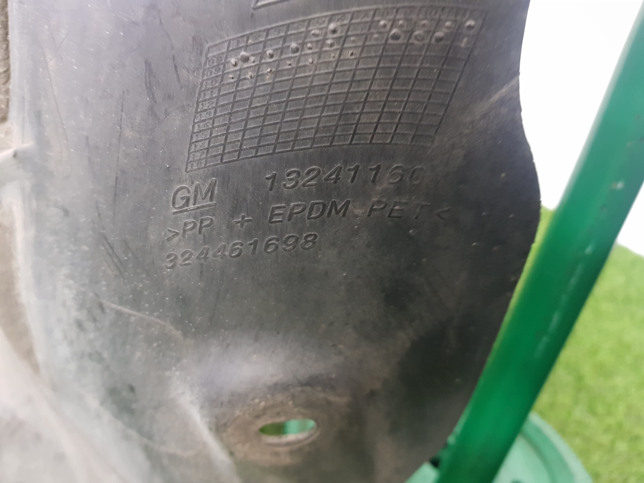 mudguard left front OPEL INSIGNIA