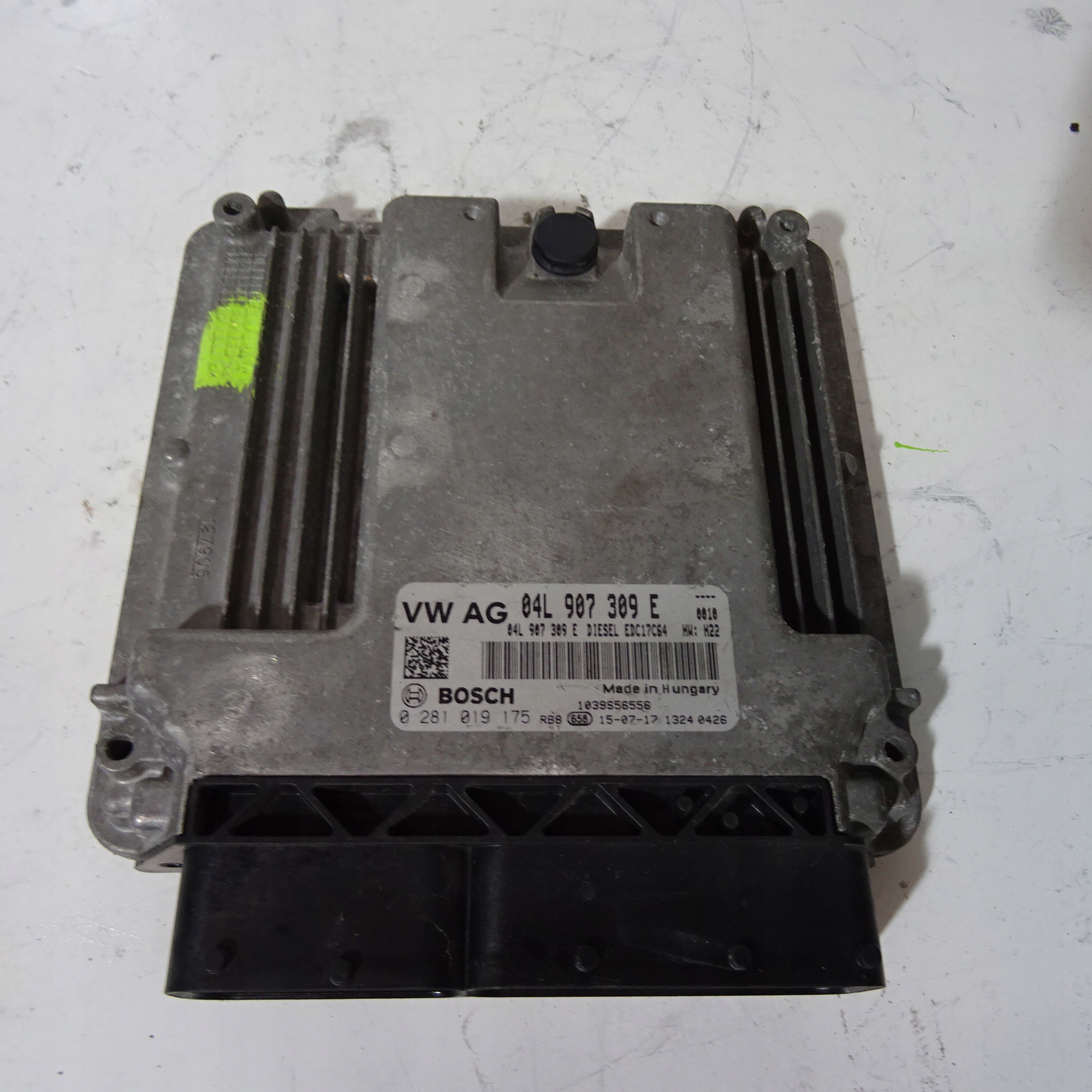 SKODA RAPID 1.6TDI control unit of the engine 04L907309E