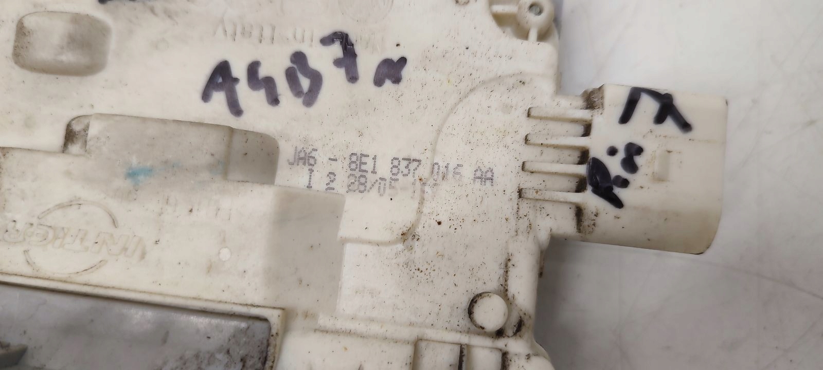 lock door front front right Audi A4 B7 2,0 TDI