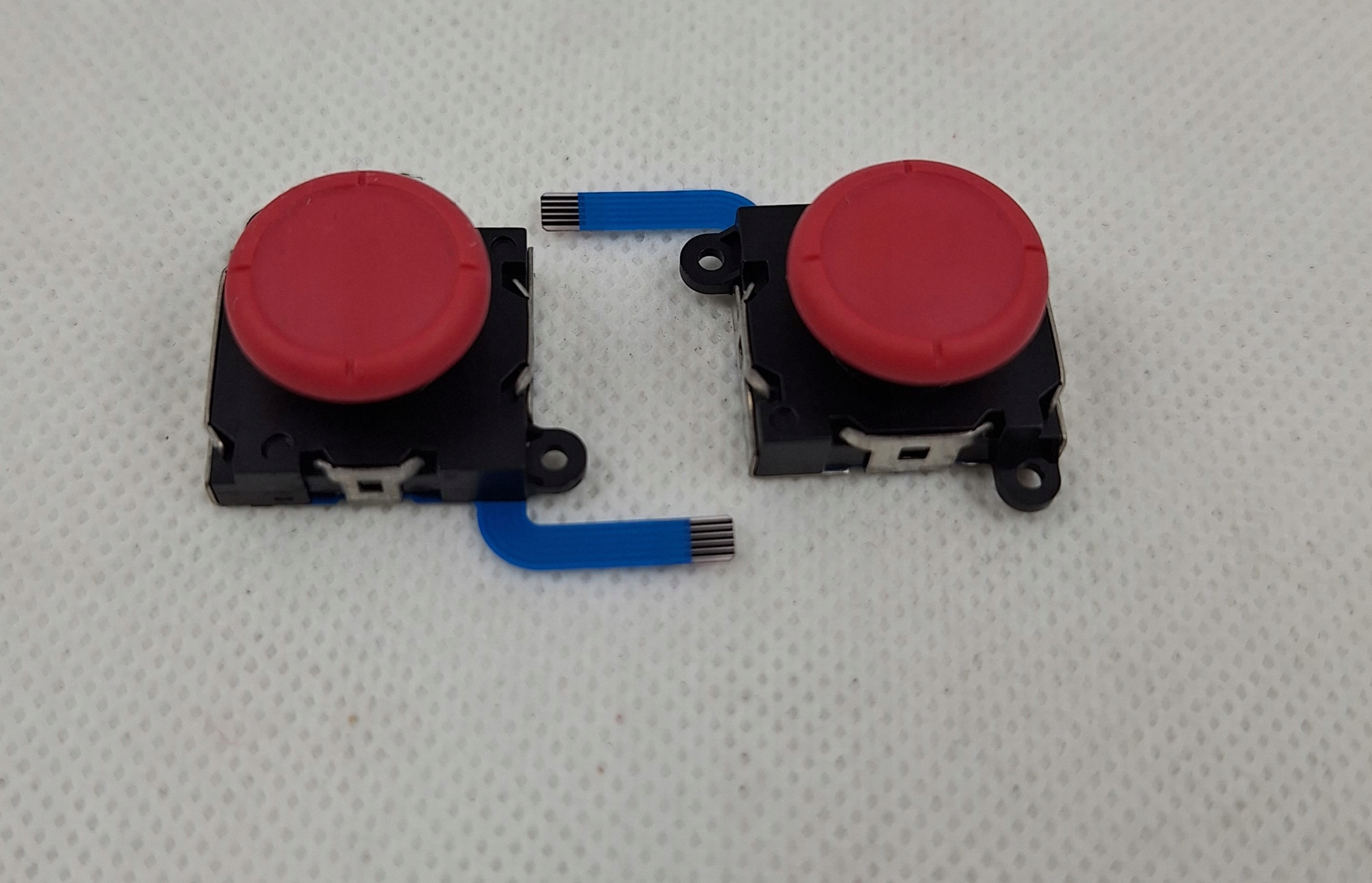 2X JOYSTICK 3D GAŁKA ANALOG JOY-CON DRĄŻEK CZERWONY NINTENDO SWITCH KOMPLET Producent Iris