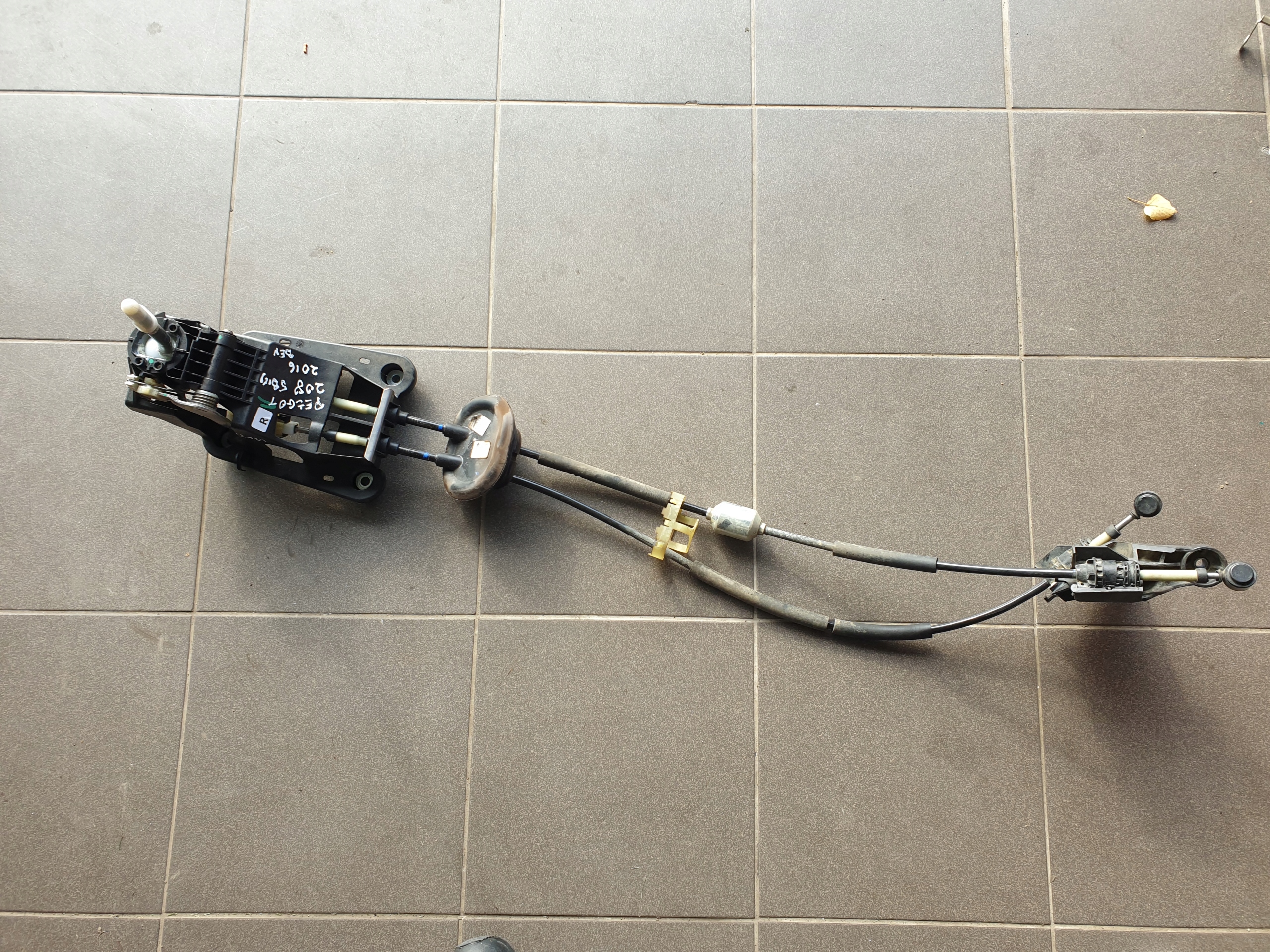Mecanisme levier vitesse Câble Engrenage PEUGEOT 208 2014- 1.2 9808161480