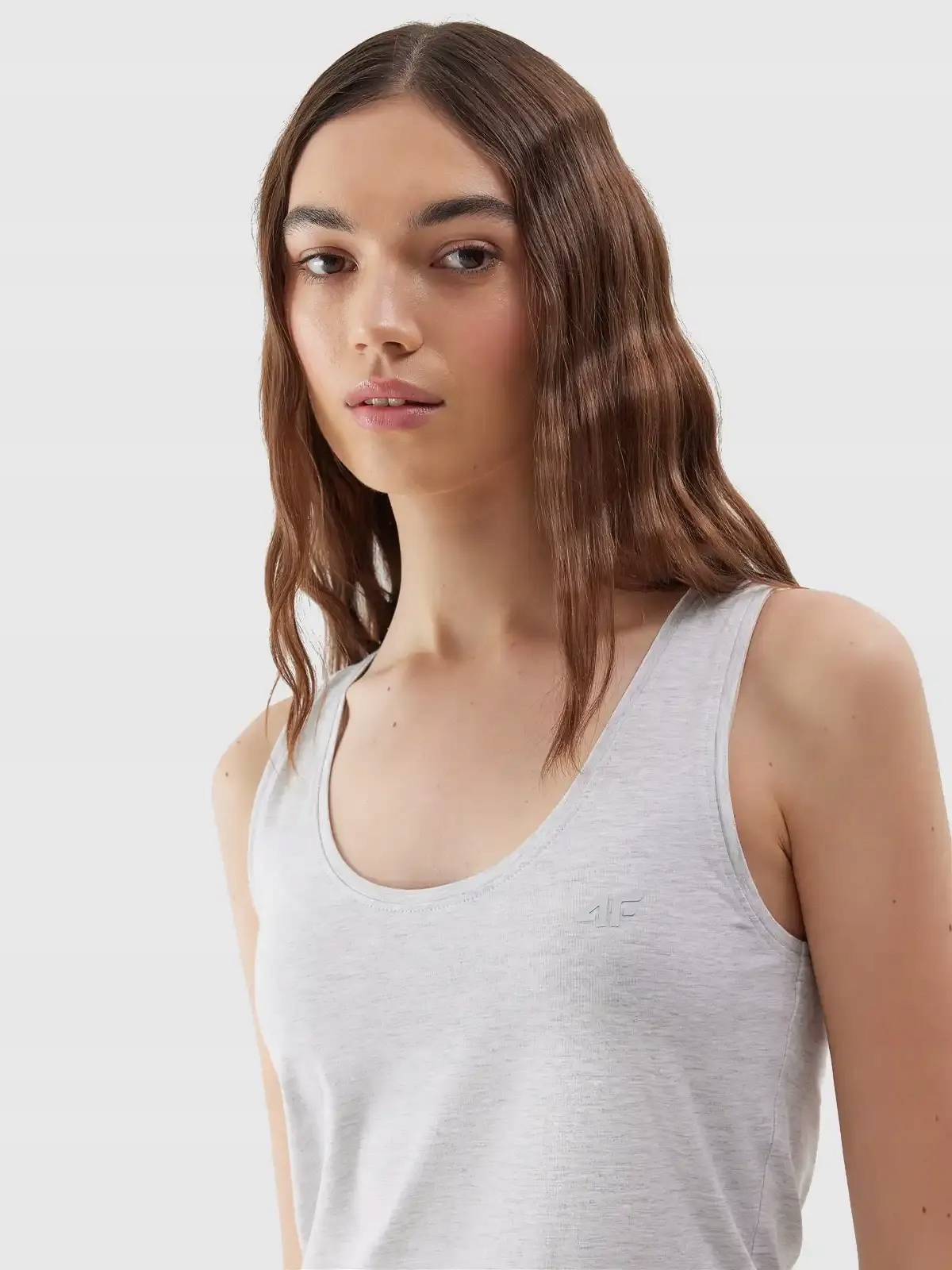 KOSZULKA DAMSKA 4F BOKSERKA BAWEŁNIANA TOP NA RAMIĄCZKA SS24F041 Fason bokserka