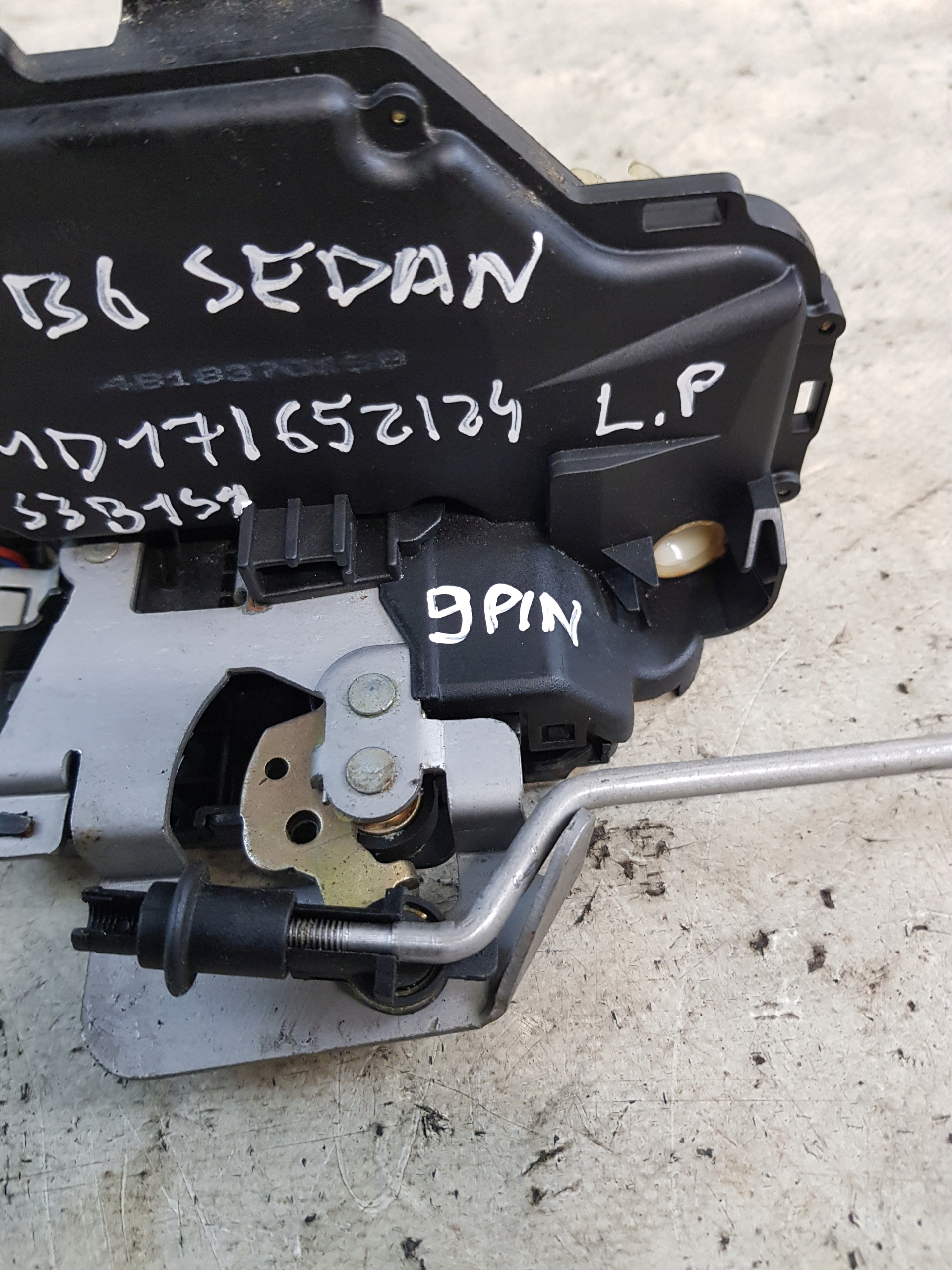AUDI A4 B6 sedan lock door left front 9PIN