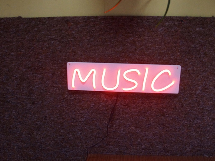 NMUSIC480 NEON LED NAPIS Music CZERWONY 480X125MM Zastosowanie dekoracja ściany
