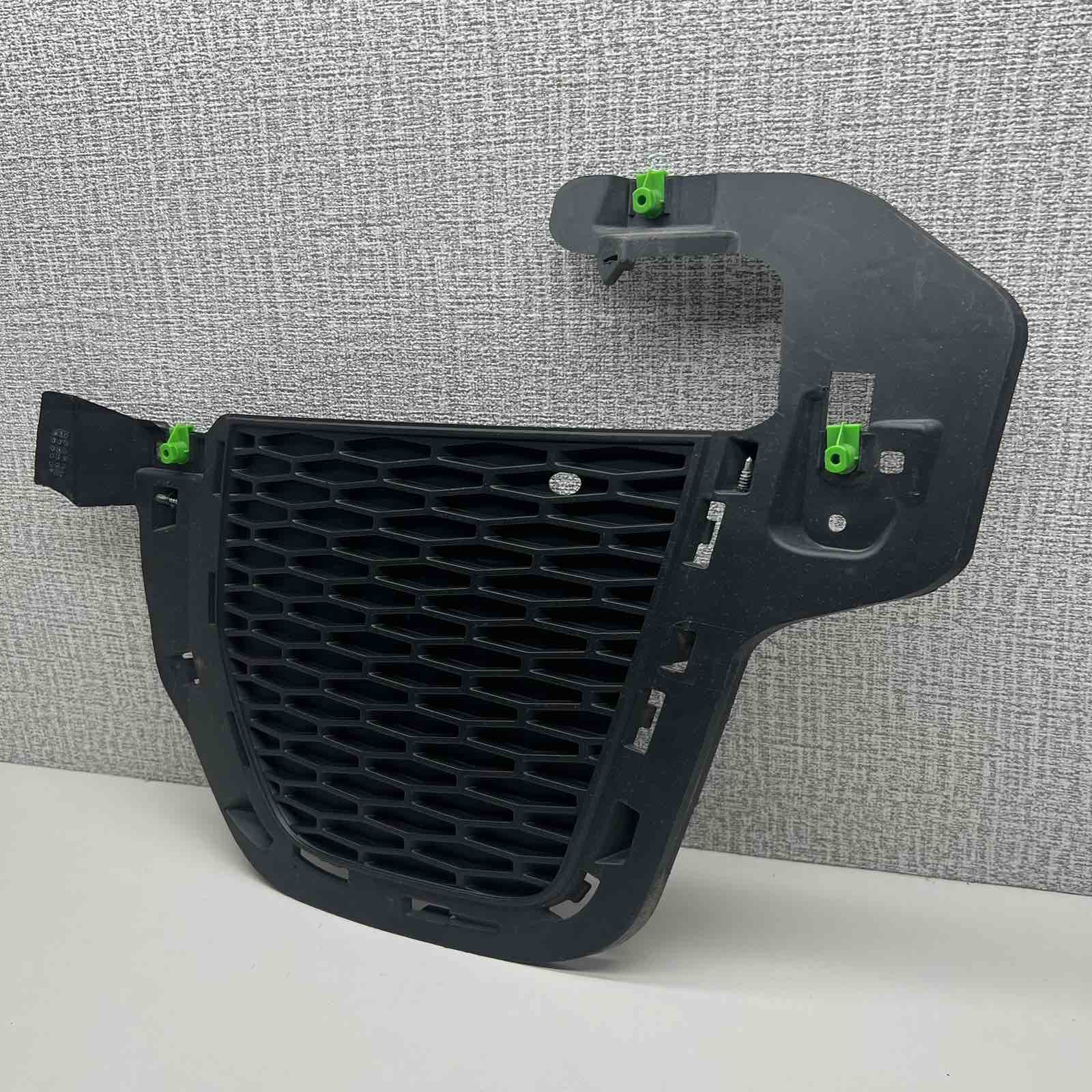 RANGE ROVER EVOQUE and 2014 - 2018 grid of a bumper front left GJ32-15A299-B