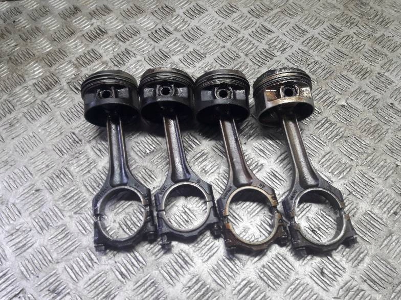 Поршень + шатун VW PASSAT B5 2.3 VR5 AGZ