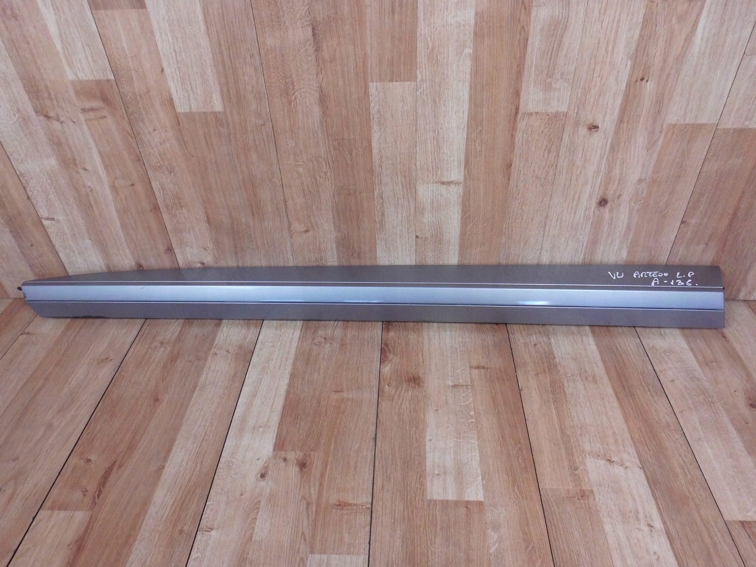 VW Arteon moulding door left front cap